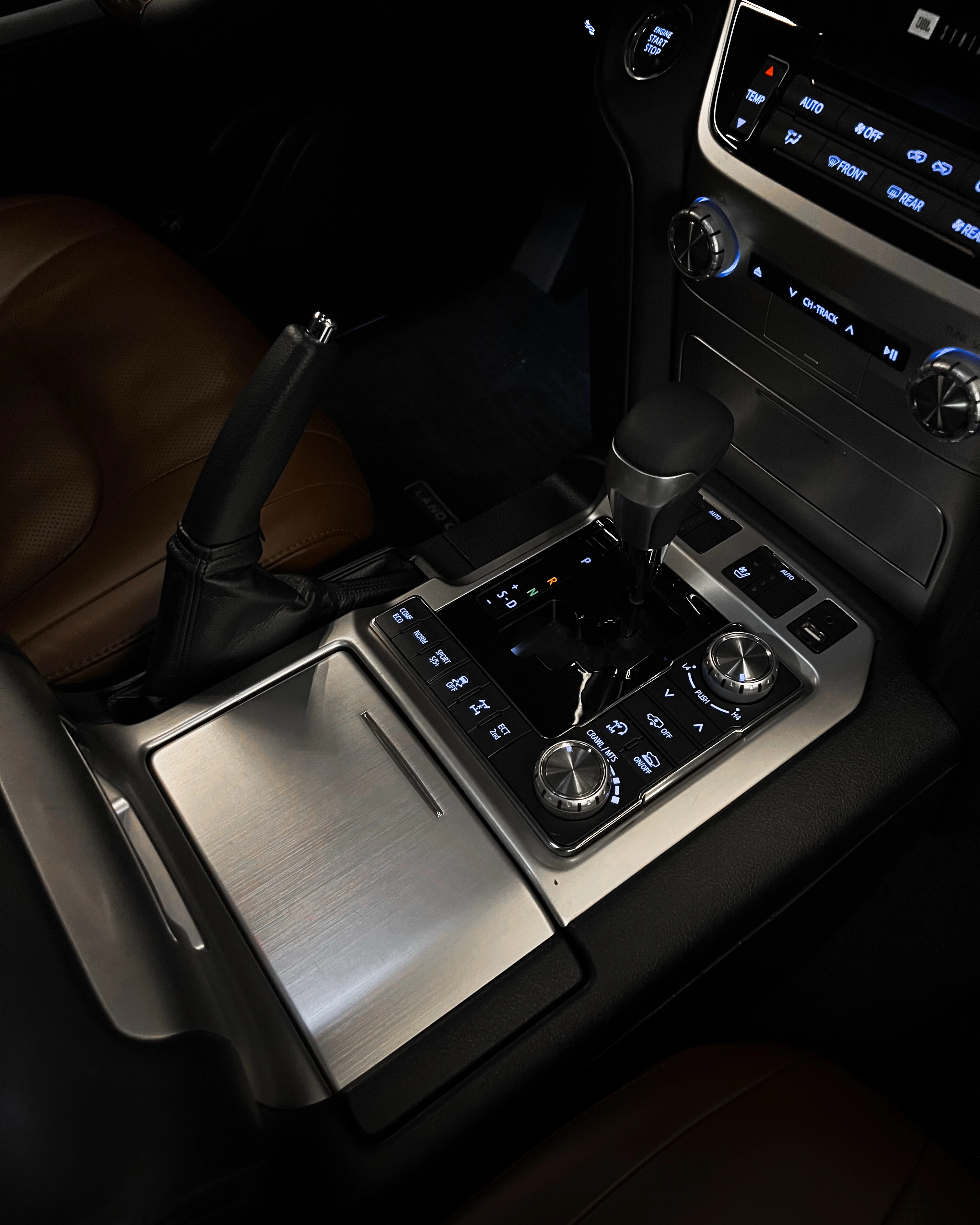 2018 Toyota Land Cruiser 200 VXS 5.7 V8 — photo 10