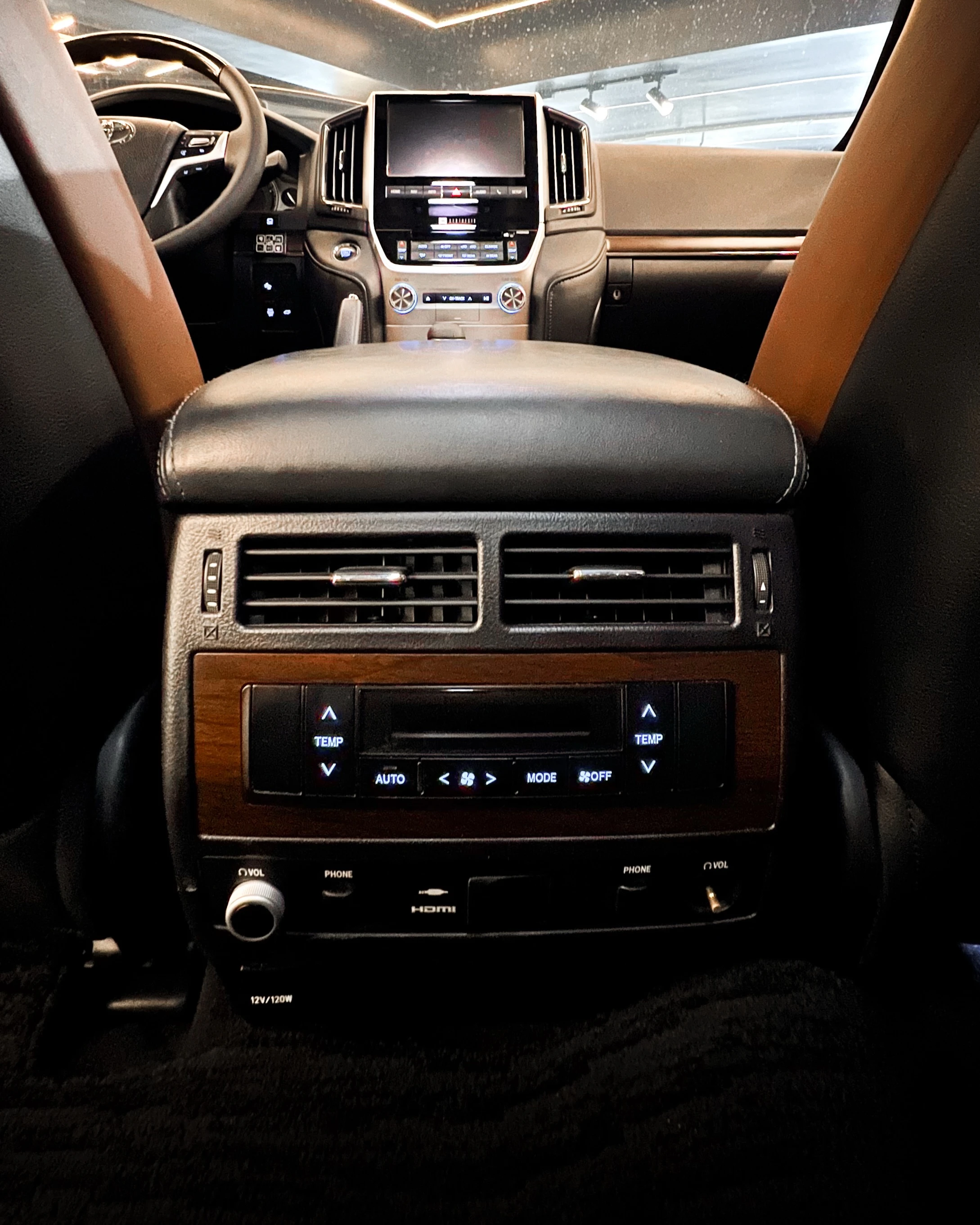 2018 Toyota Land Cruiser 200 VXS 5.7 V8 — photo 11