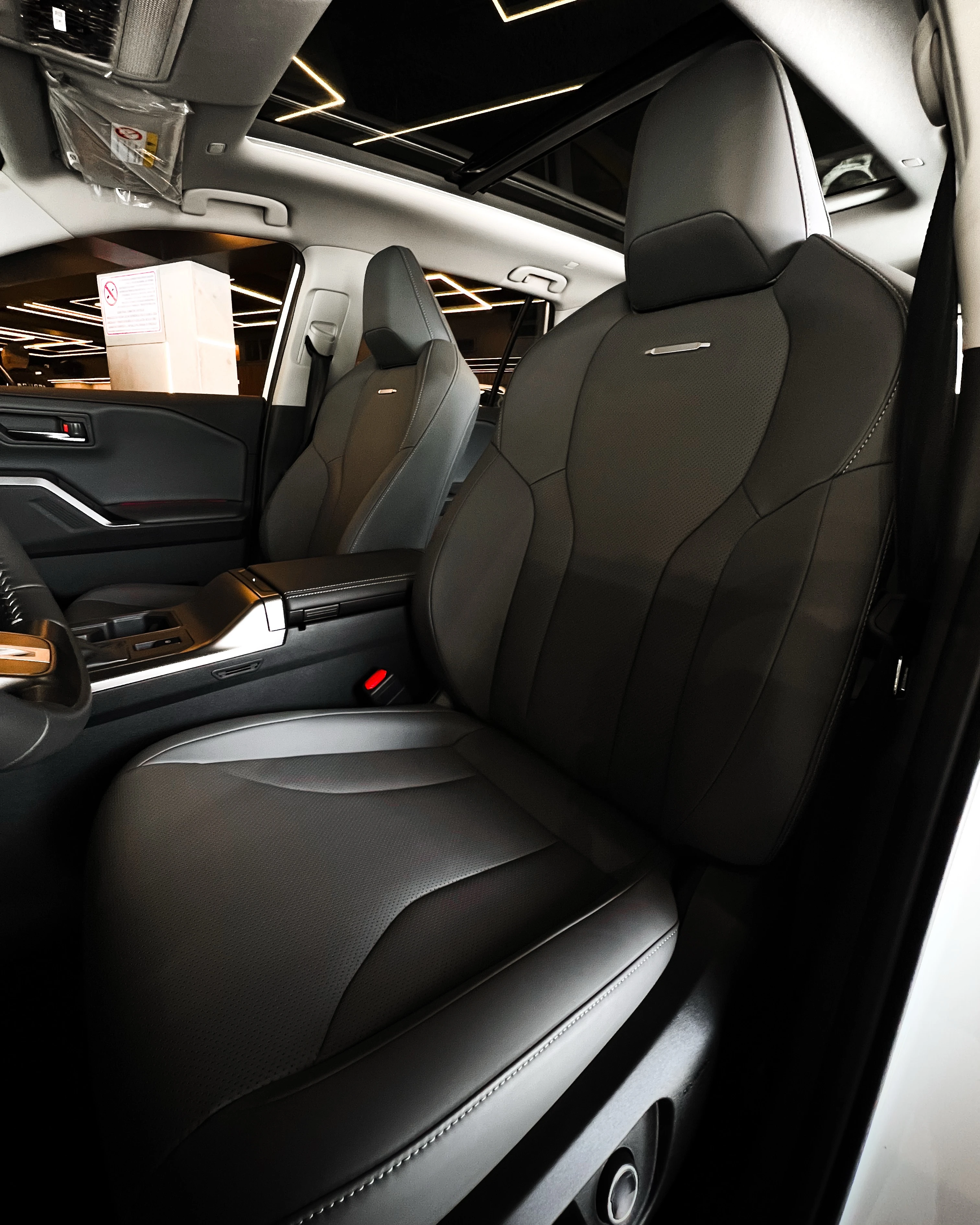 2026 Toyota RAV4 L (Luxury Edition) — photo 11