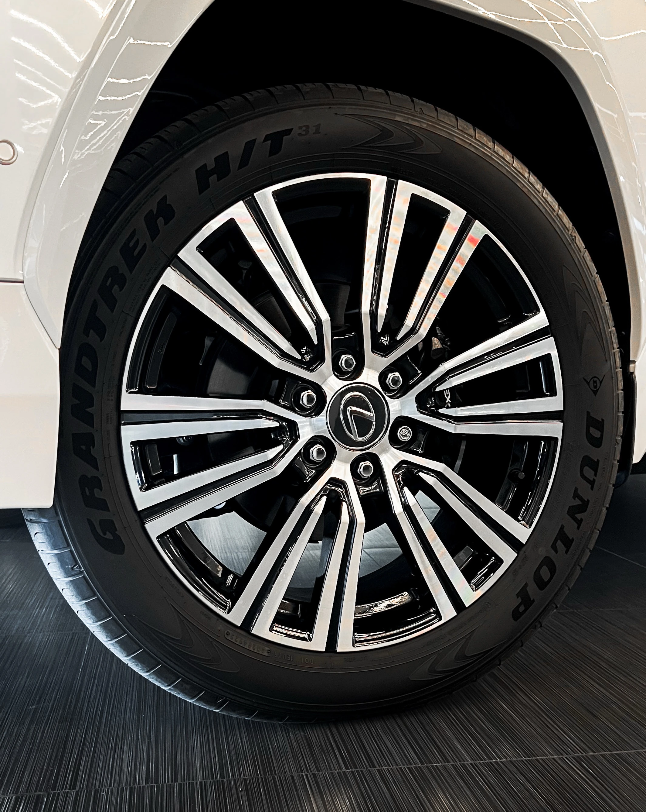 2026 Lexus LX — photo 4