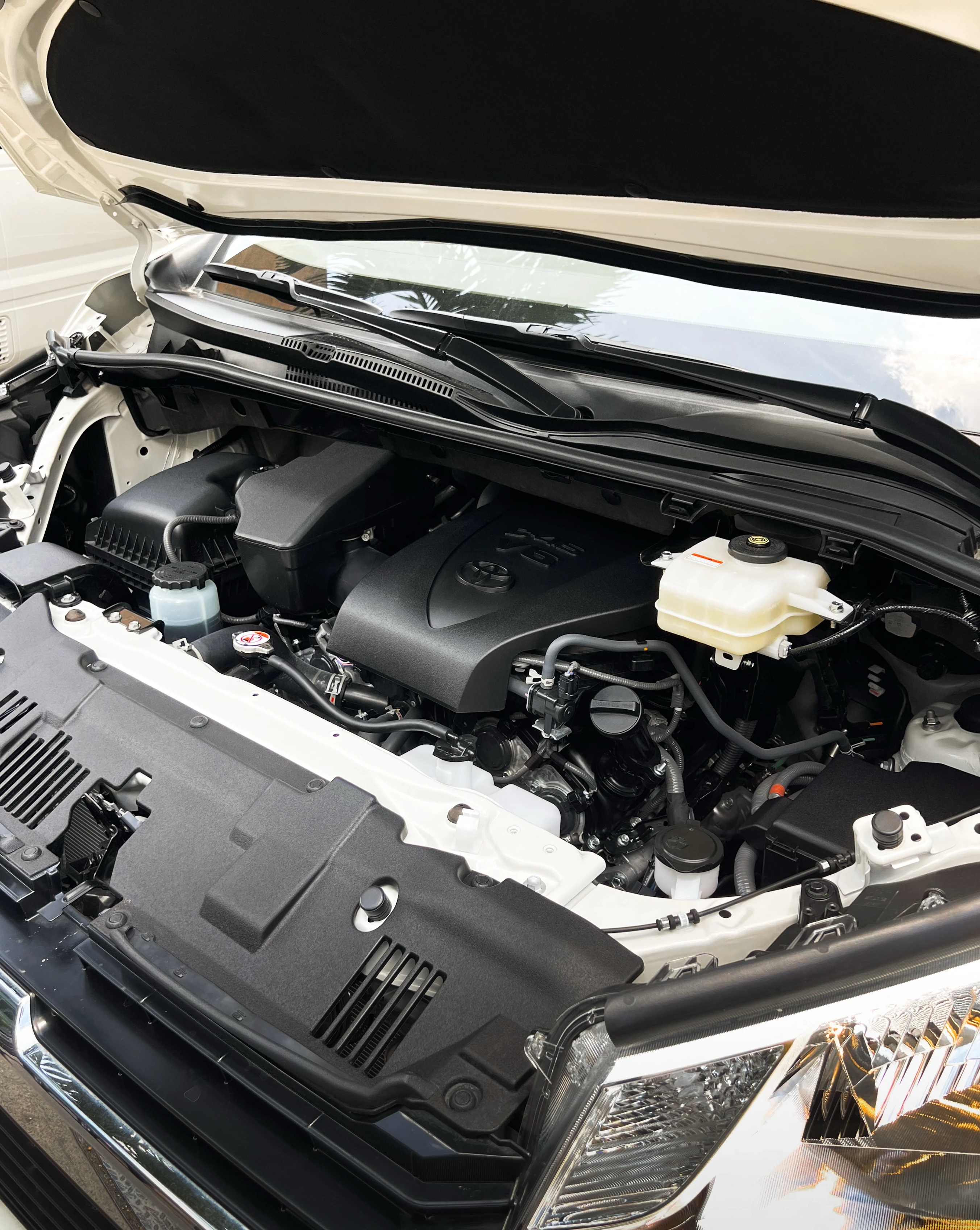 2026 Toyota Hiace — photo 5