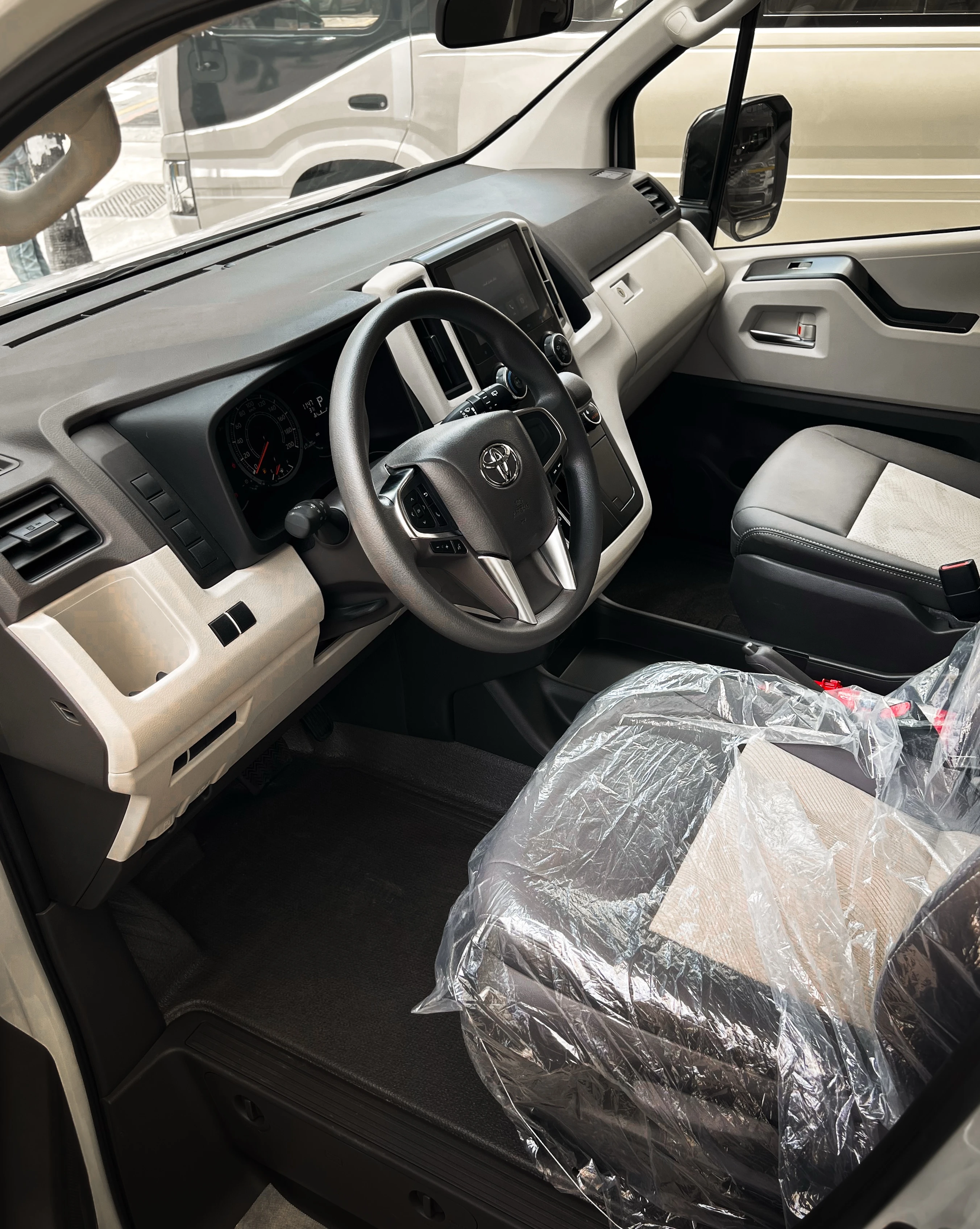 2026 Toyota Hiace — photo 6