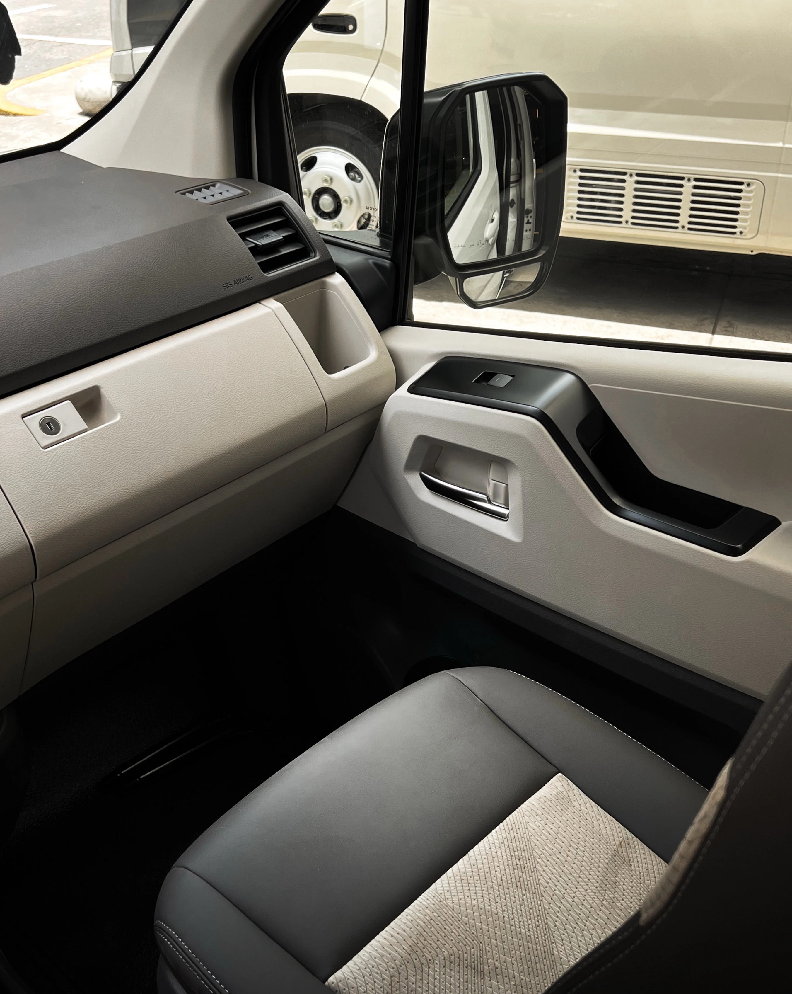 2026 Toyota Hiace — photo 9