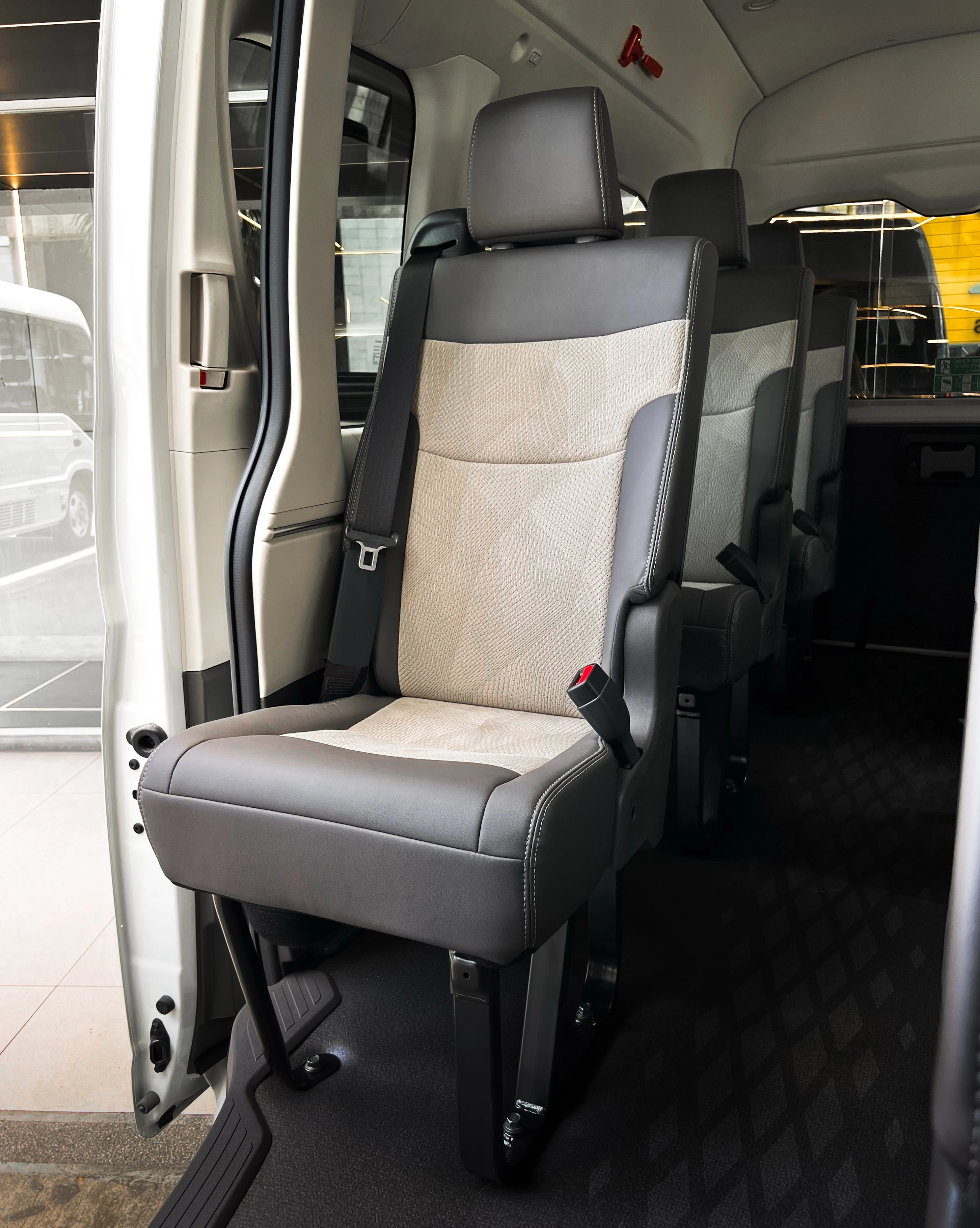 2026 Toyota Hiace — photo 14