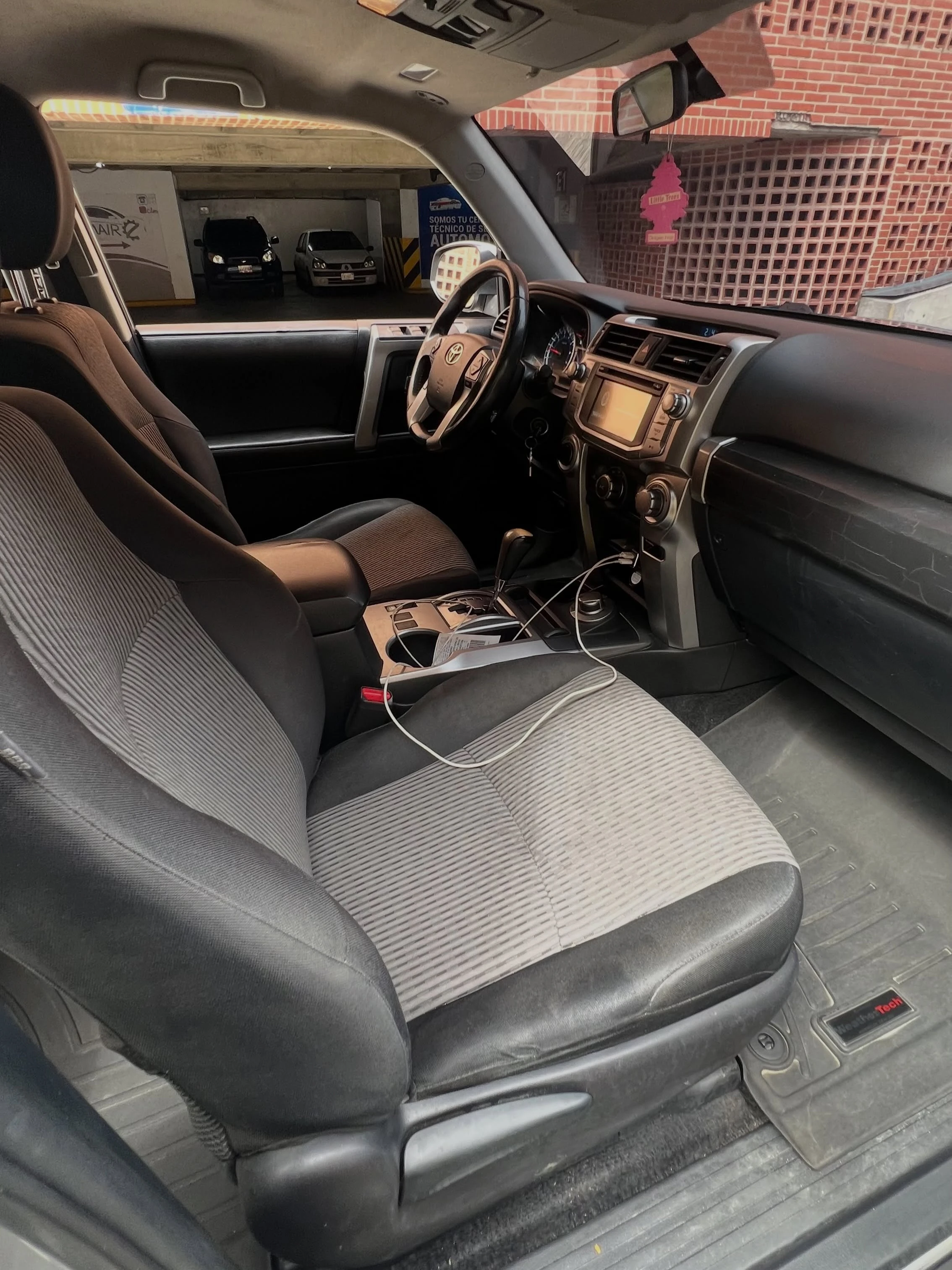 2016 Toyota 4Runner SR5 — photo 11