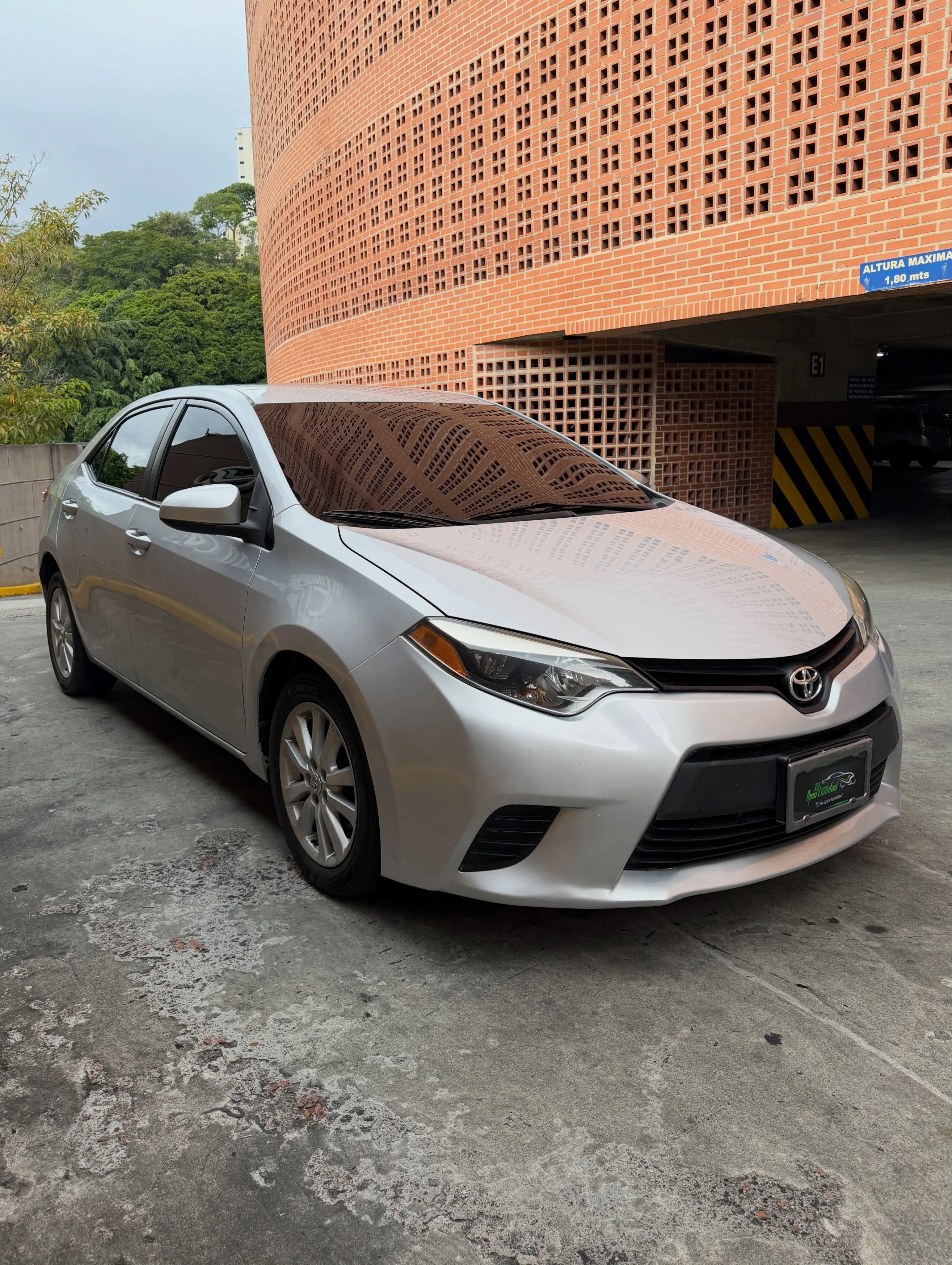 2014 Toyota Corolla LE — photo 2