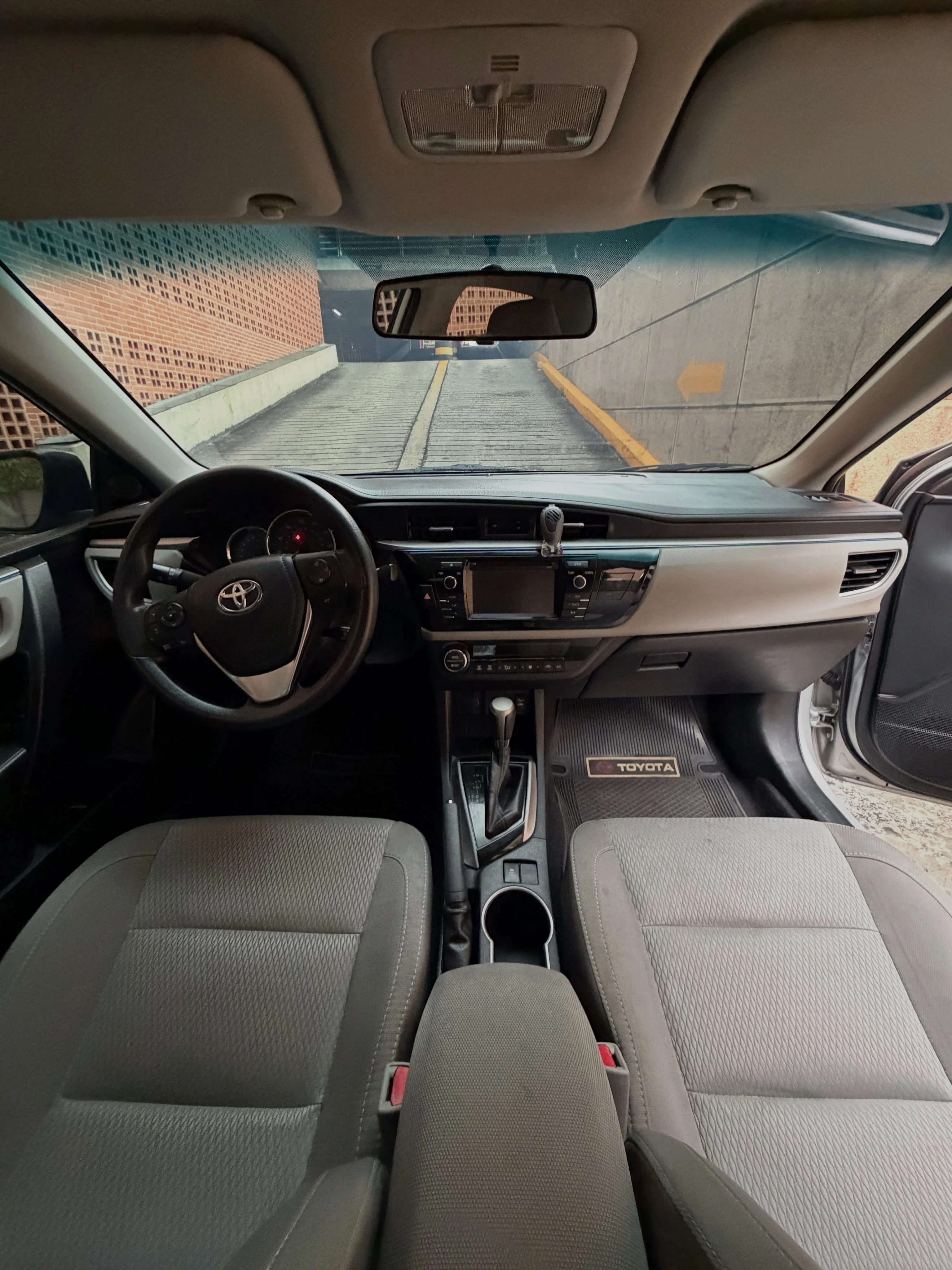 2014 Toyota Corolla LE — photo 4