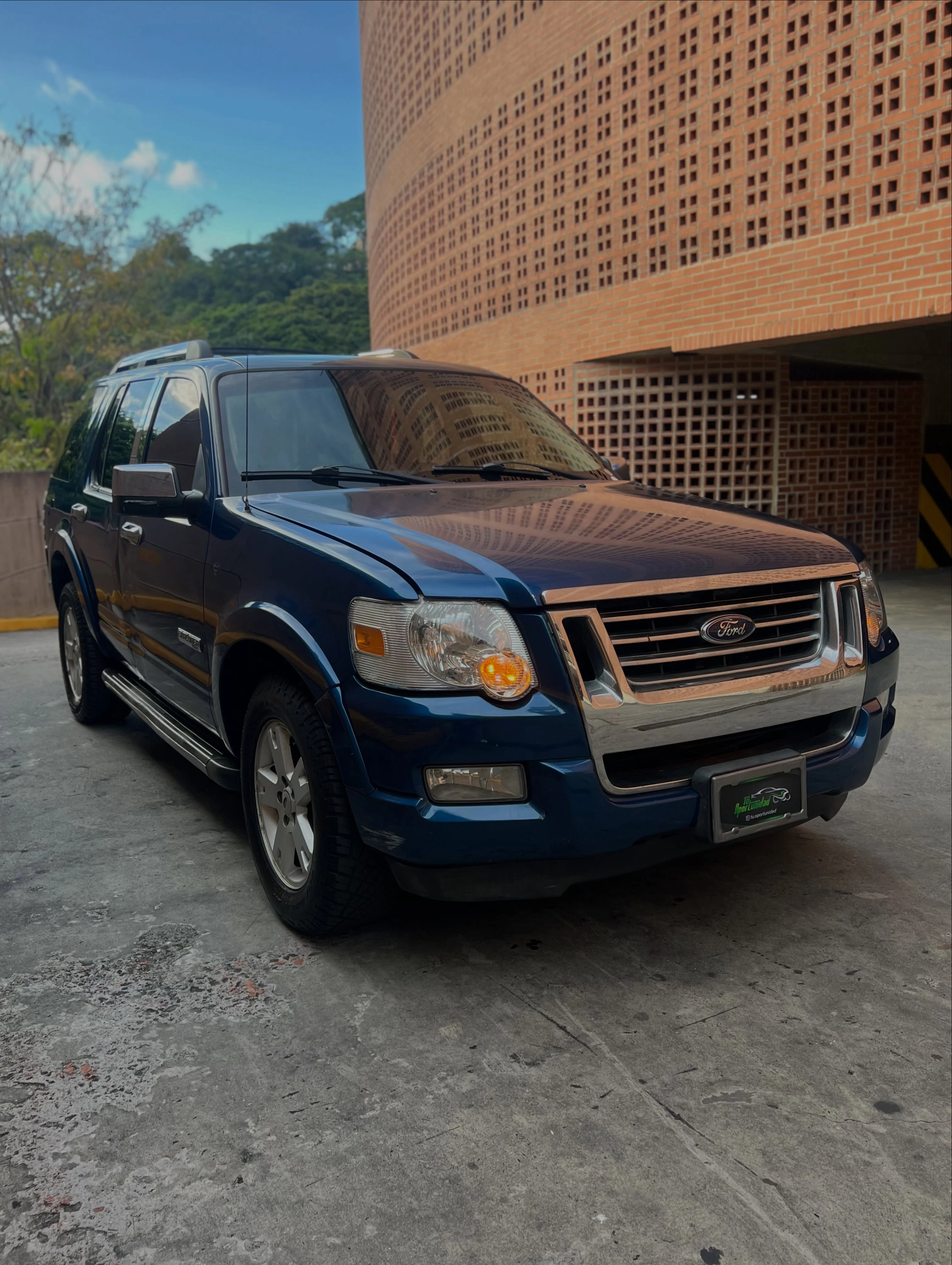 2010 Ford Explorer Limited — photo 2