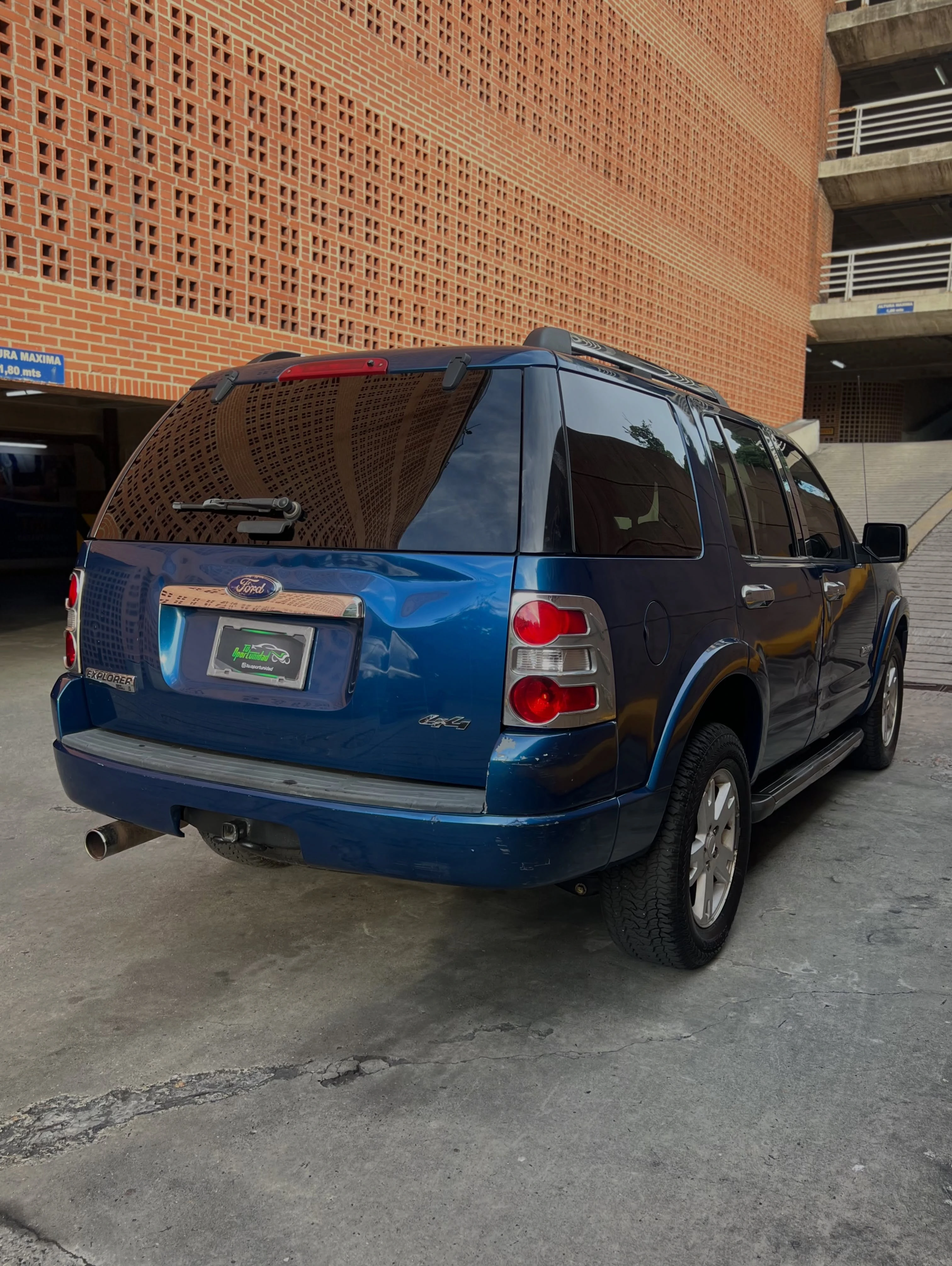 2010 Ford Explorer Limited — photo 3