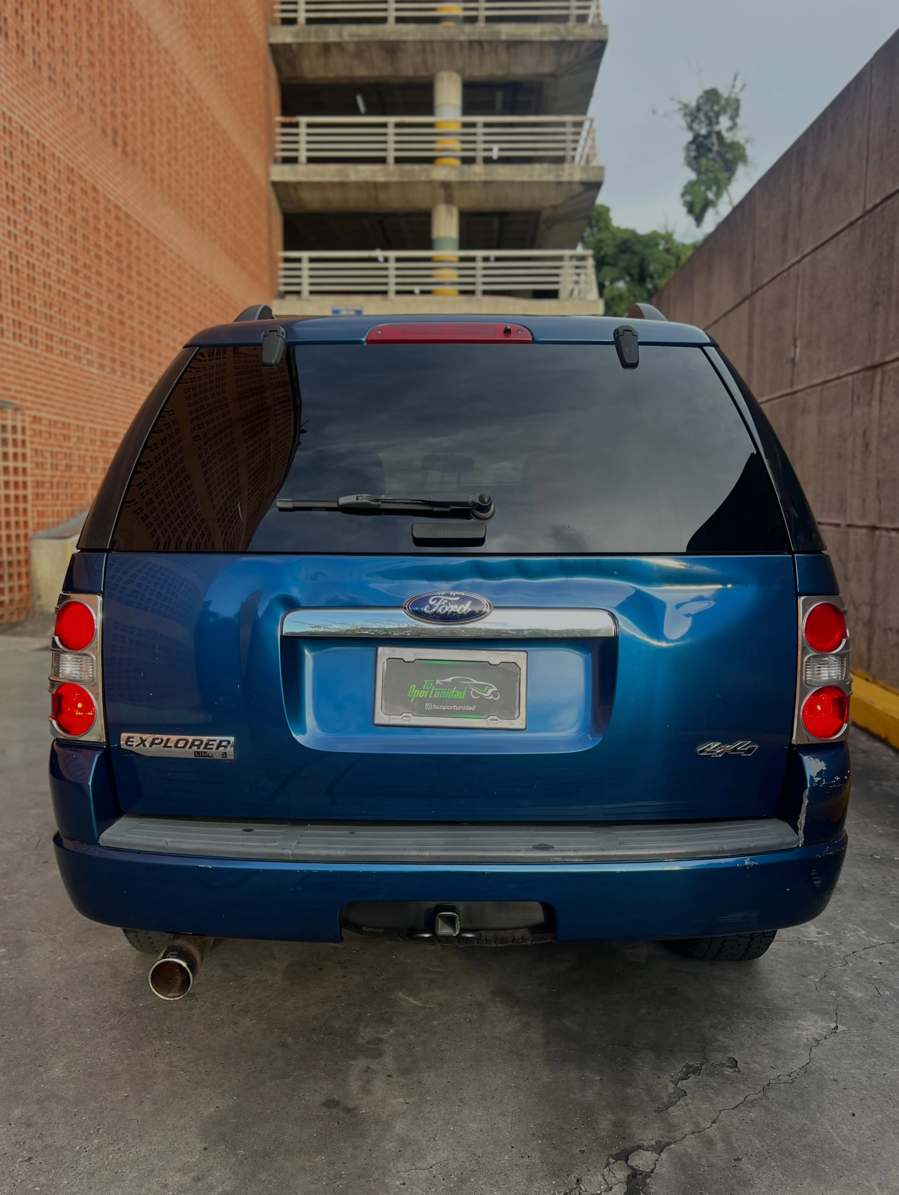 2010 Ford Explorer Limited — photo 4