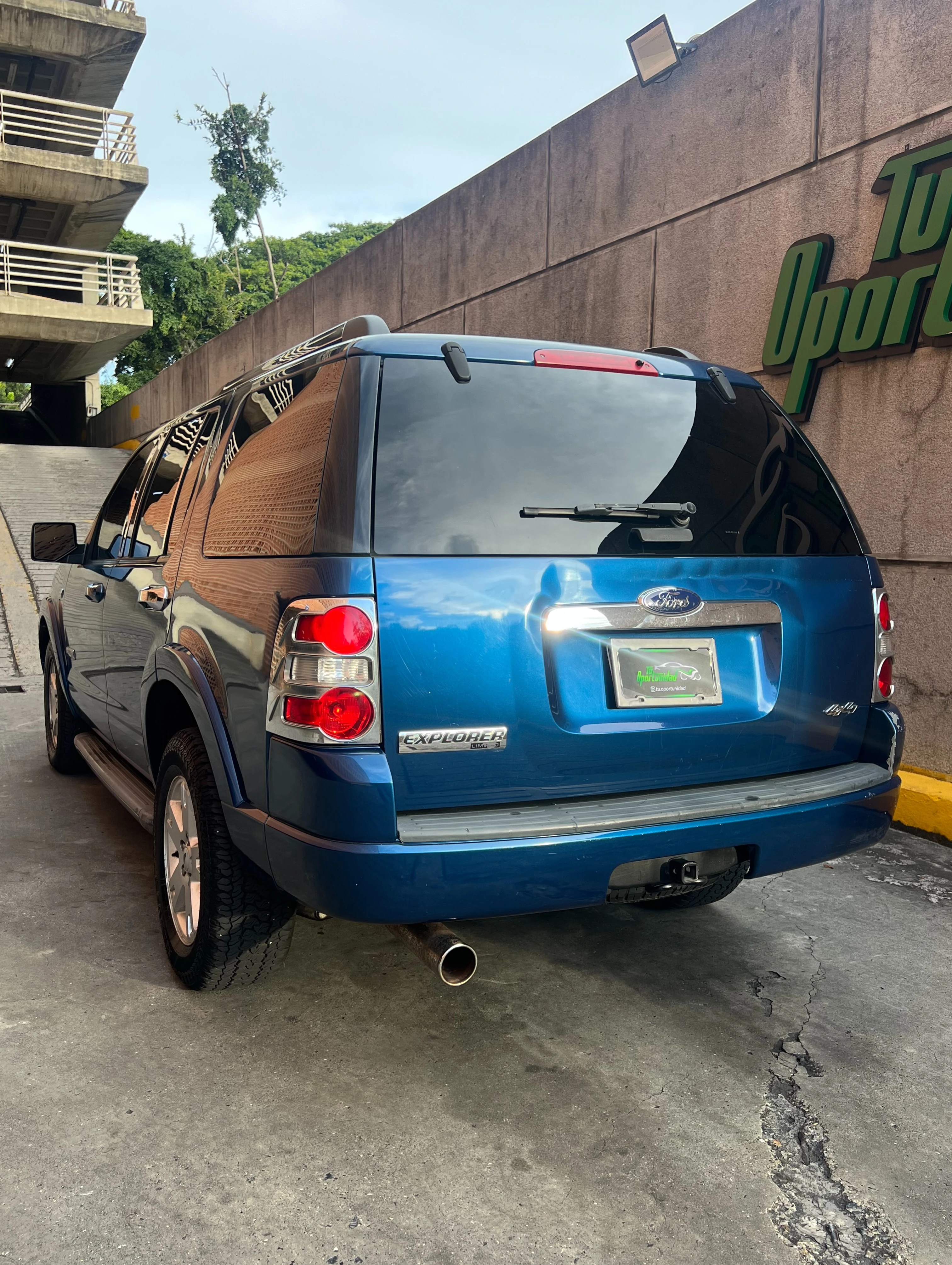 2010 Ford Explorer Limited — photo 5