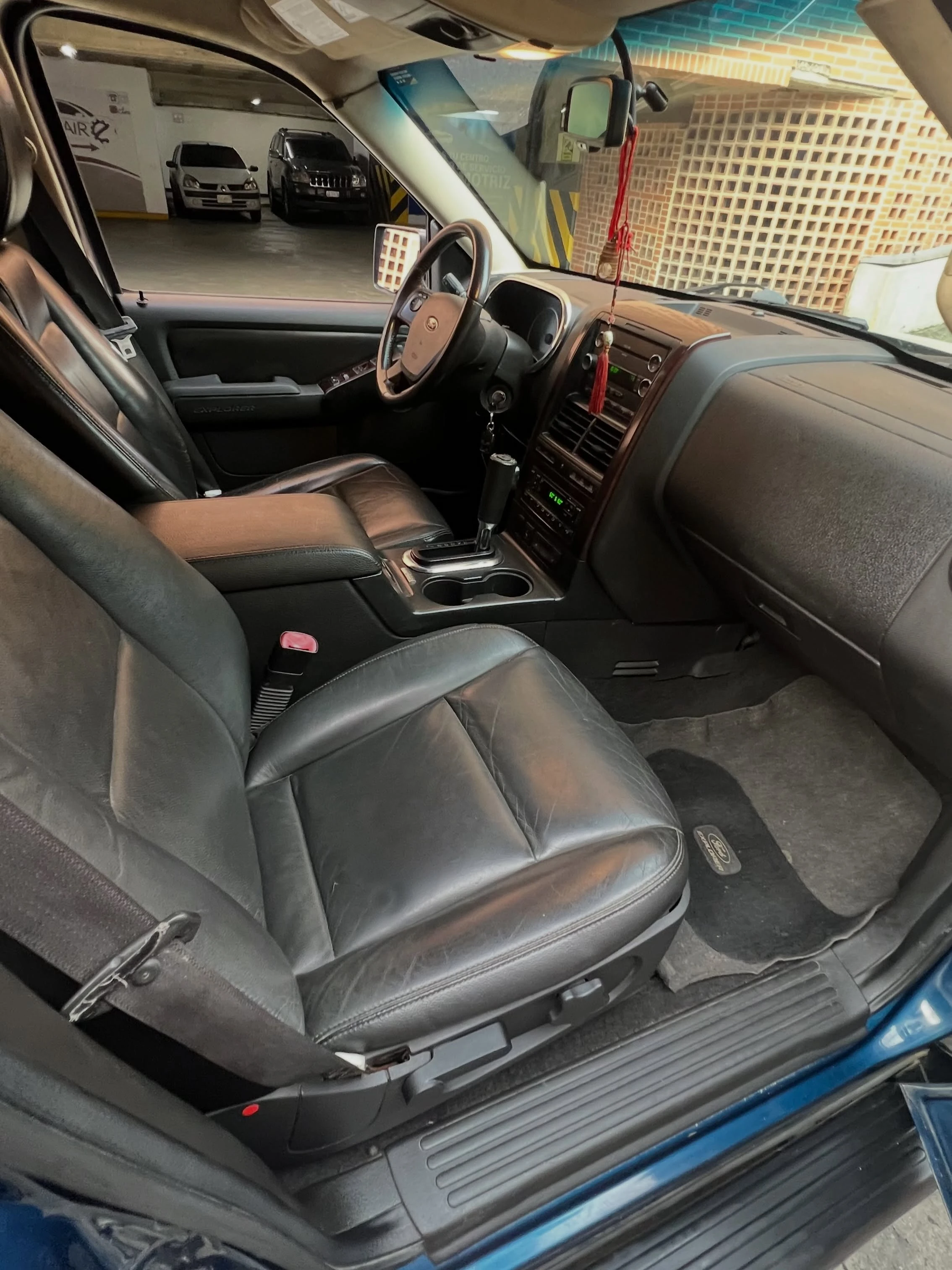2010 Ford Explorer Limited — photo 12