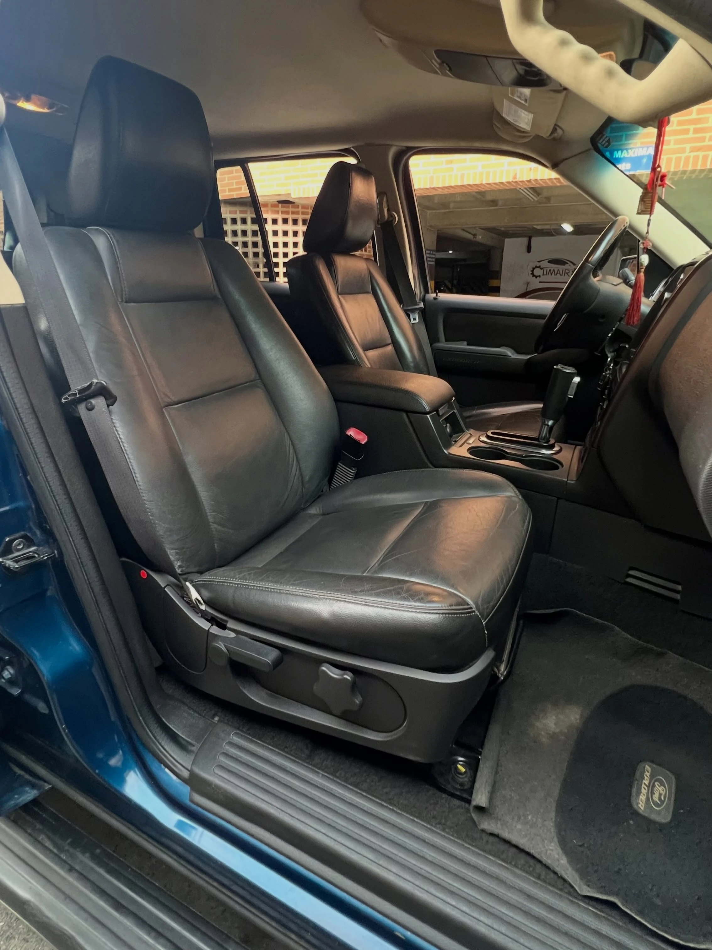 2010 Ford Explorer Limited — photo 13