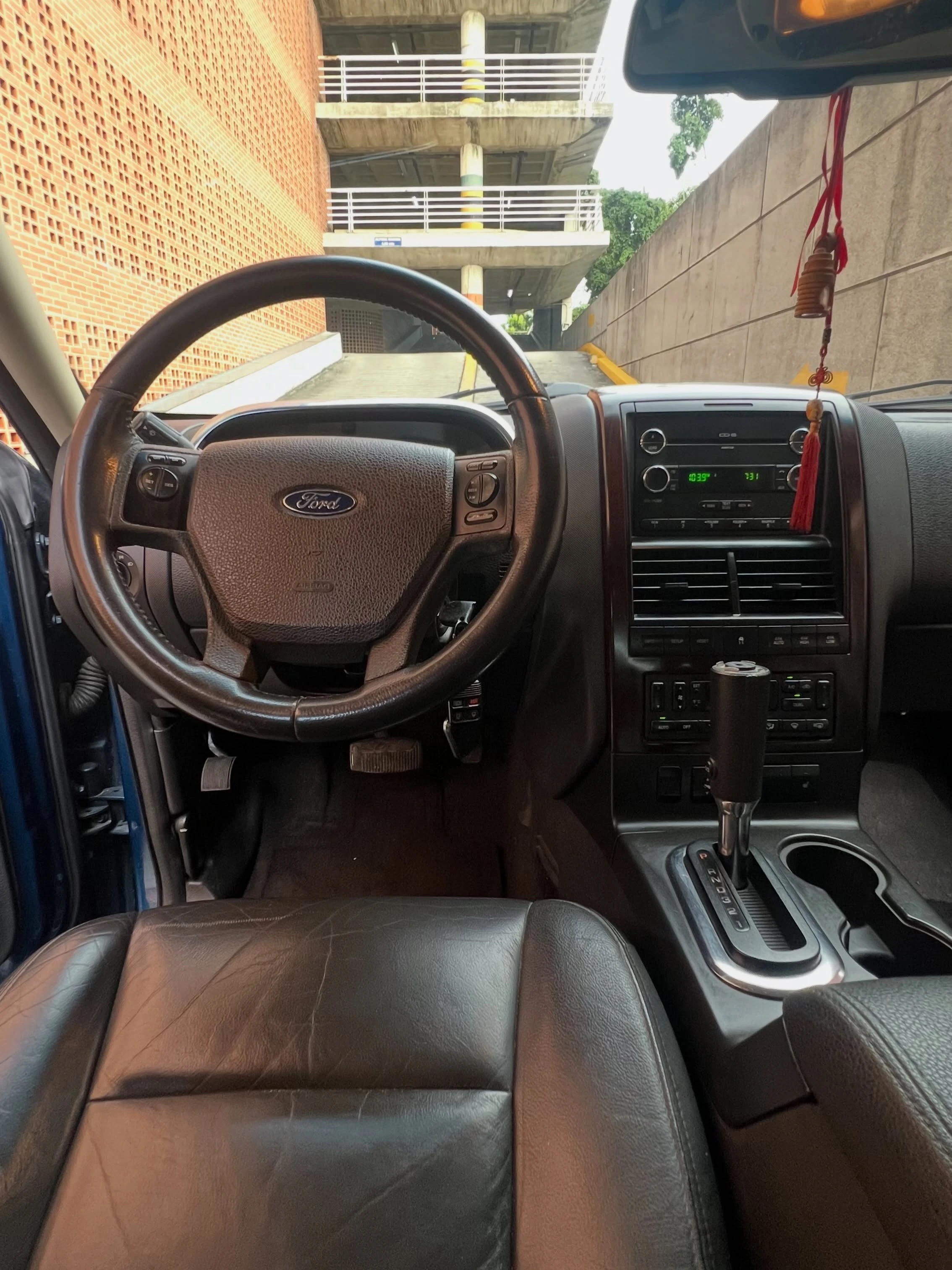2010 Ford Explorer Limited — photo 14