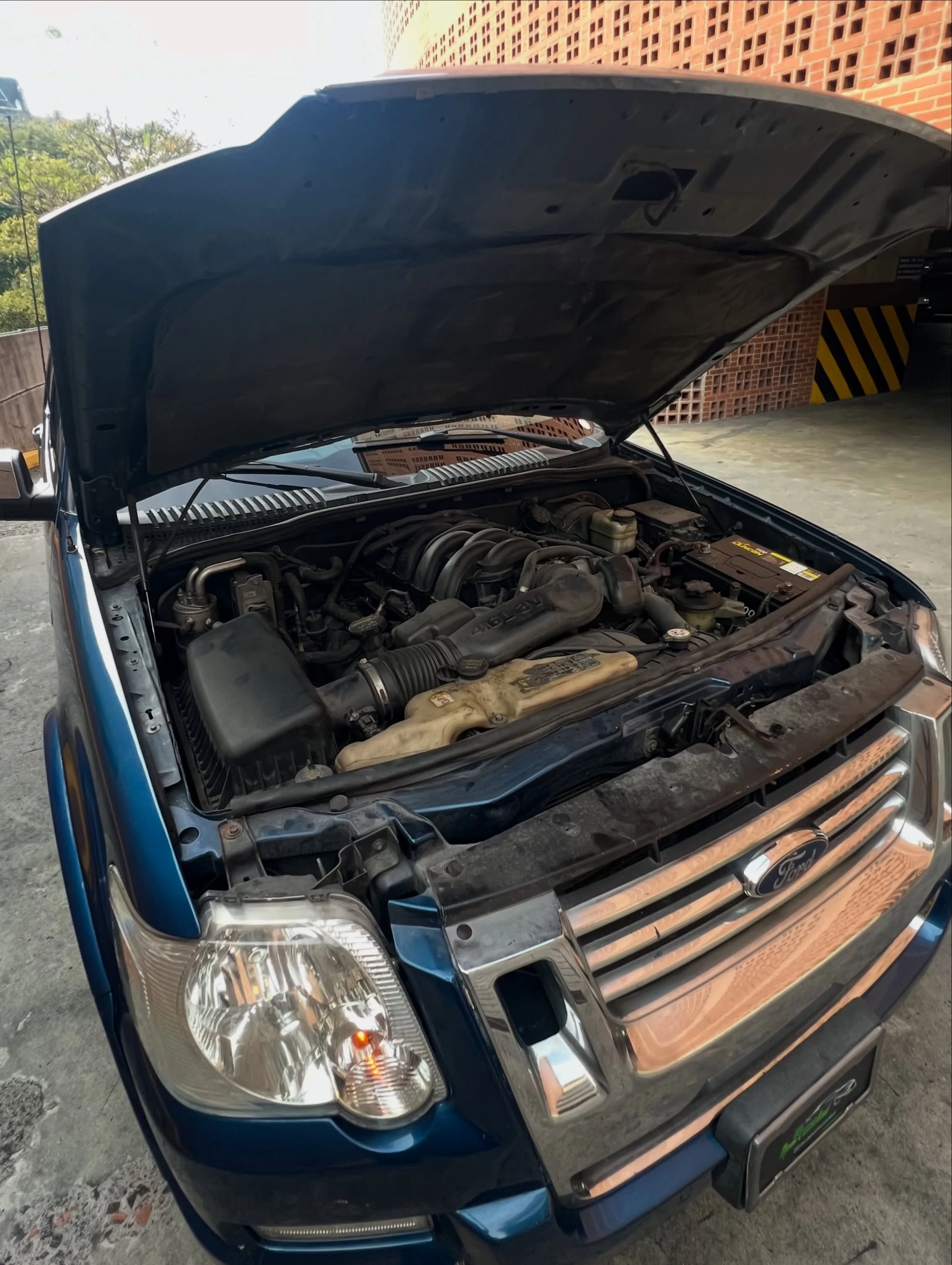 2010 Ford Explorer Limited — photo 17