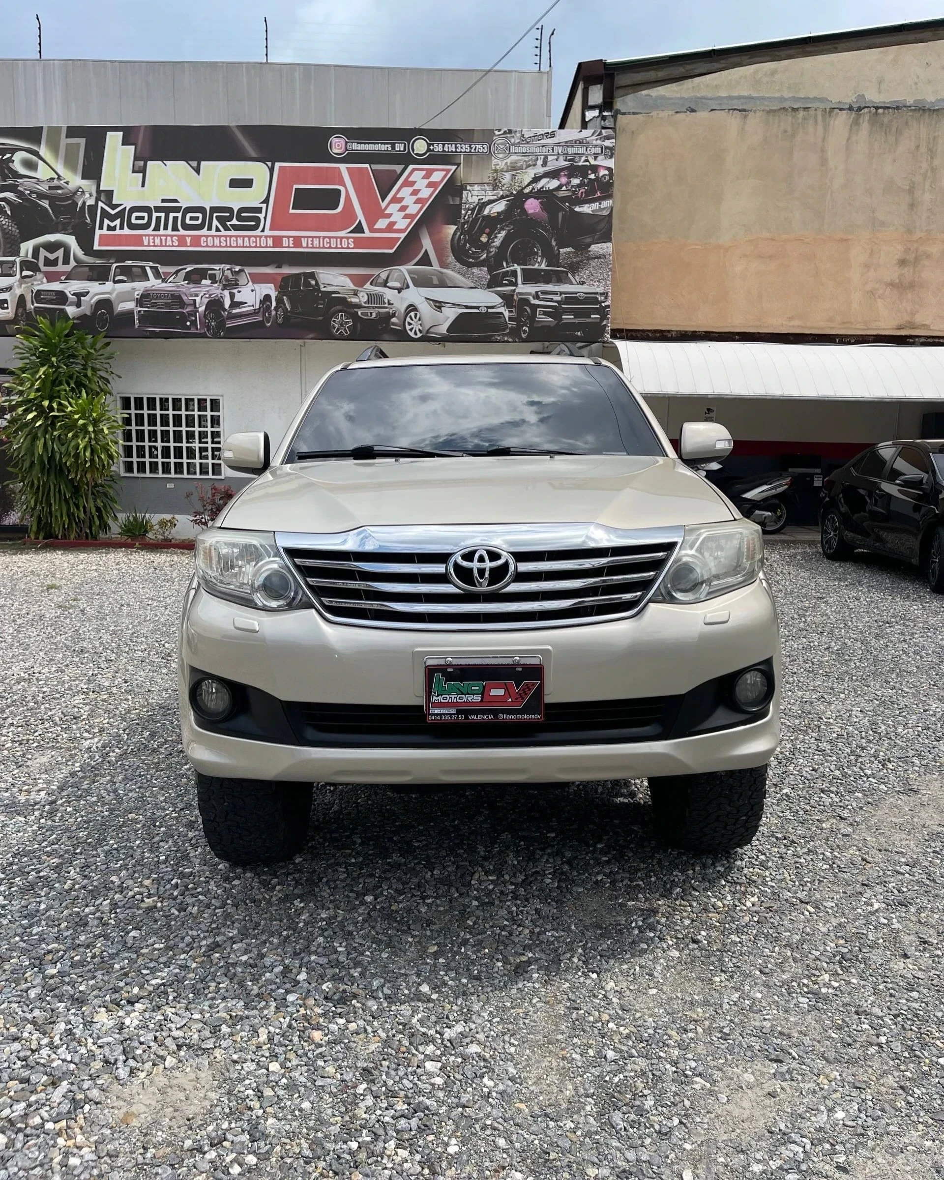 2013 Toyota Fortuner — foto 2