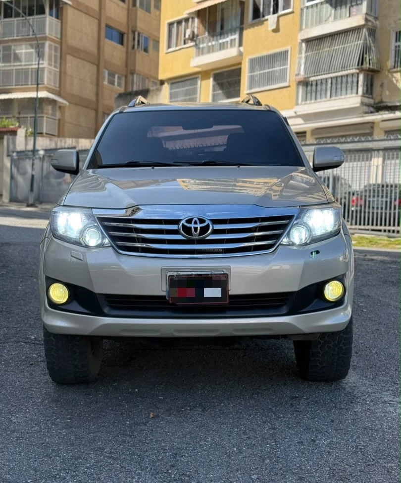 2012 Toyota Fortuner — foto 2
