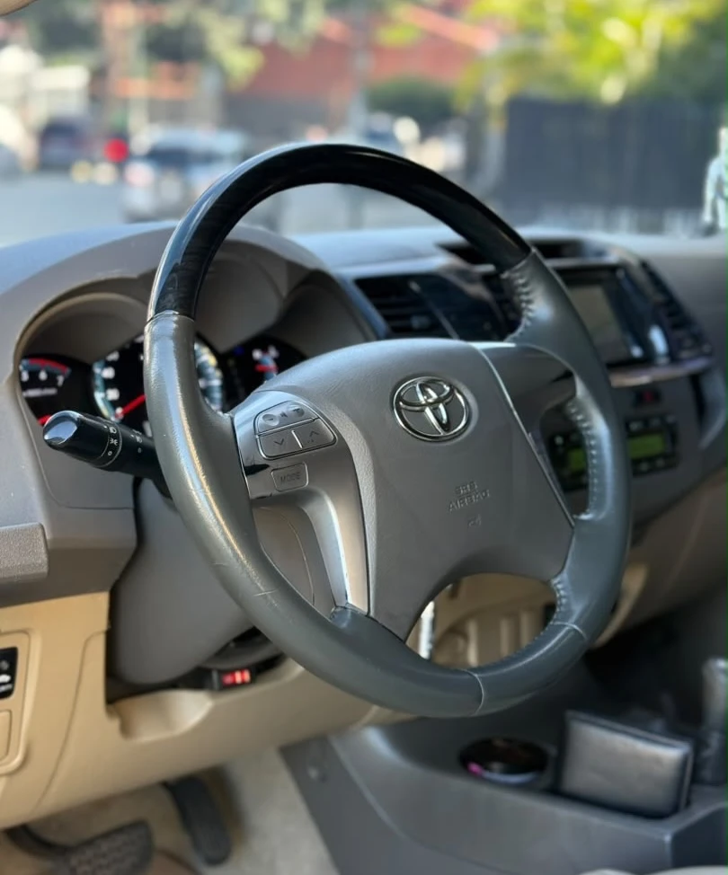 2012 Toyota Fortuner — foto 7