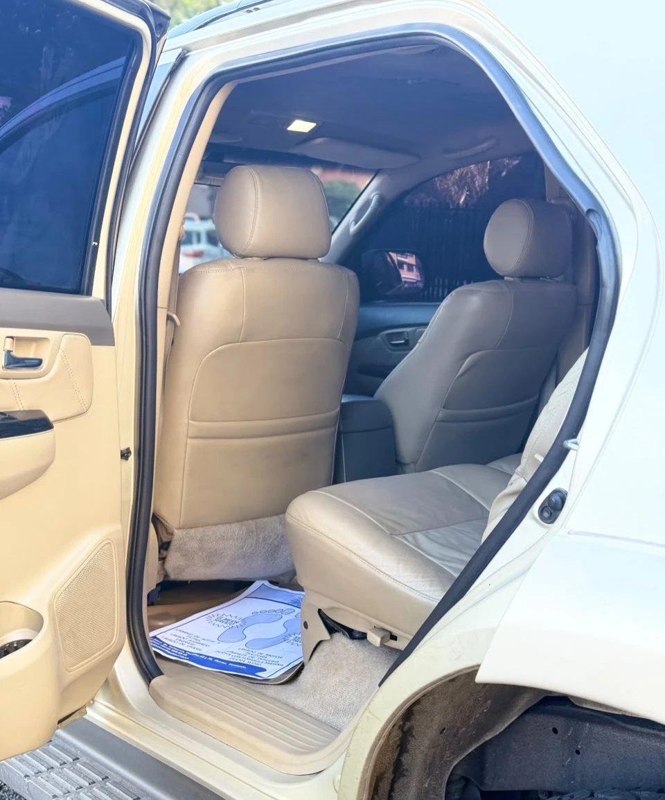 2012 Toyota Fortuner — foto 11