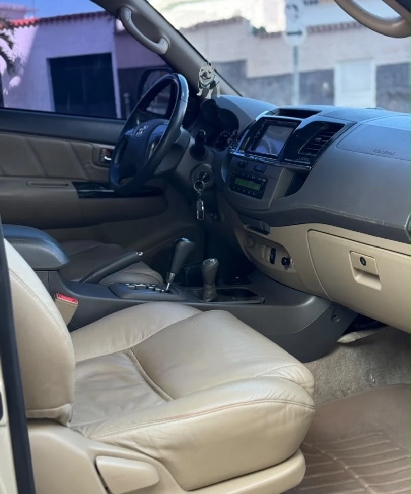 2012 Toyota Fortuner — foto 10