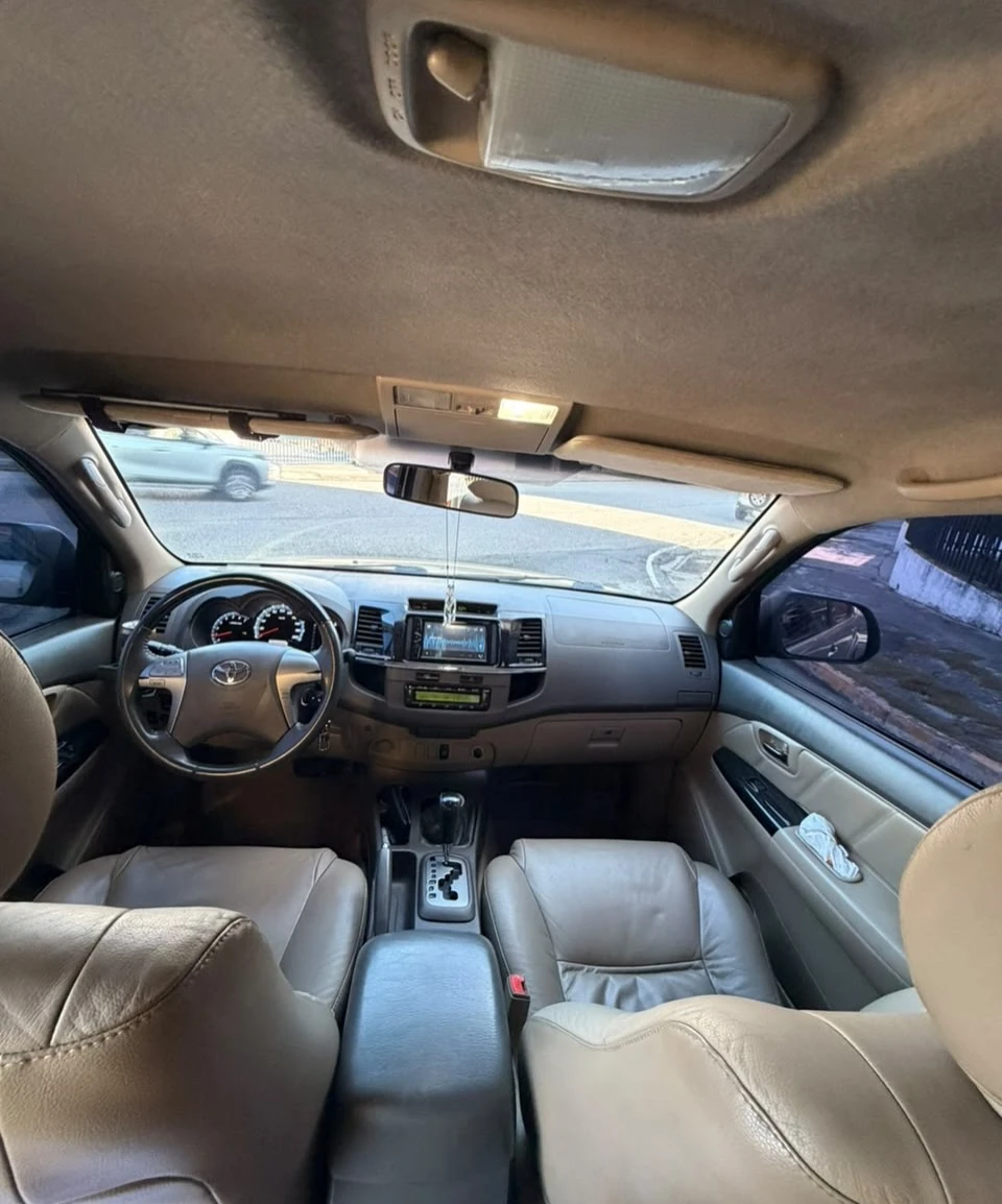 2012 Toyota Fortuner — foto 9