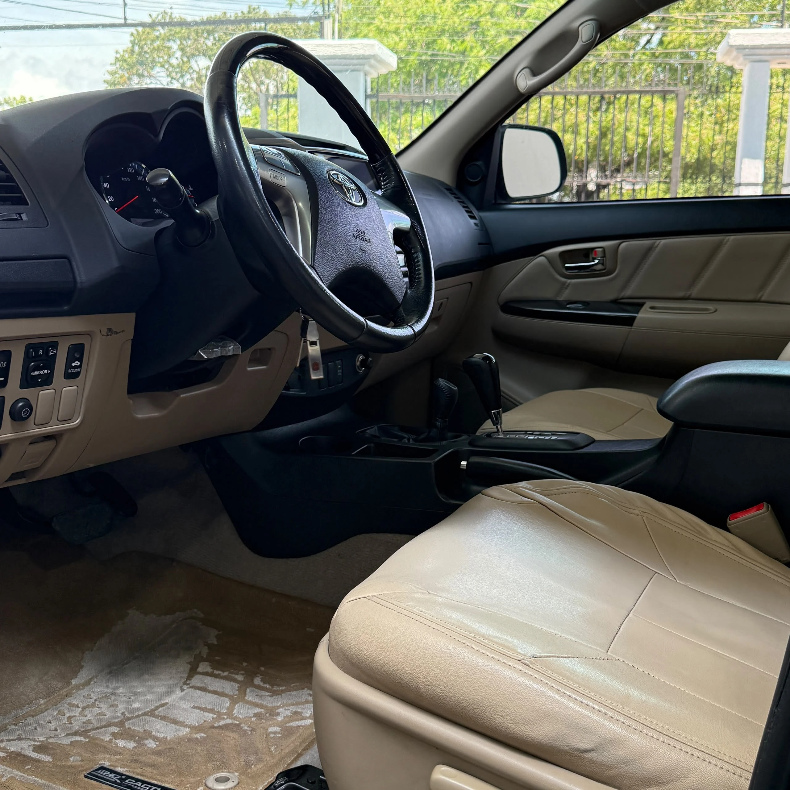 2015 Toyota Fortuner — foto 2