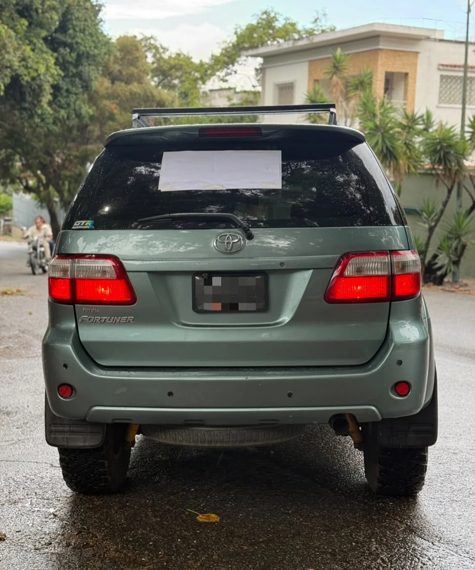 2010 Toyota Fortuner — foto 5