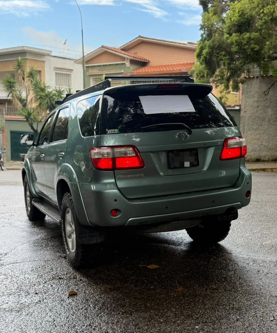 2010 Toyota Fortuner — foto 3