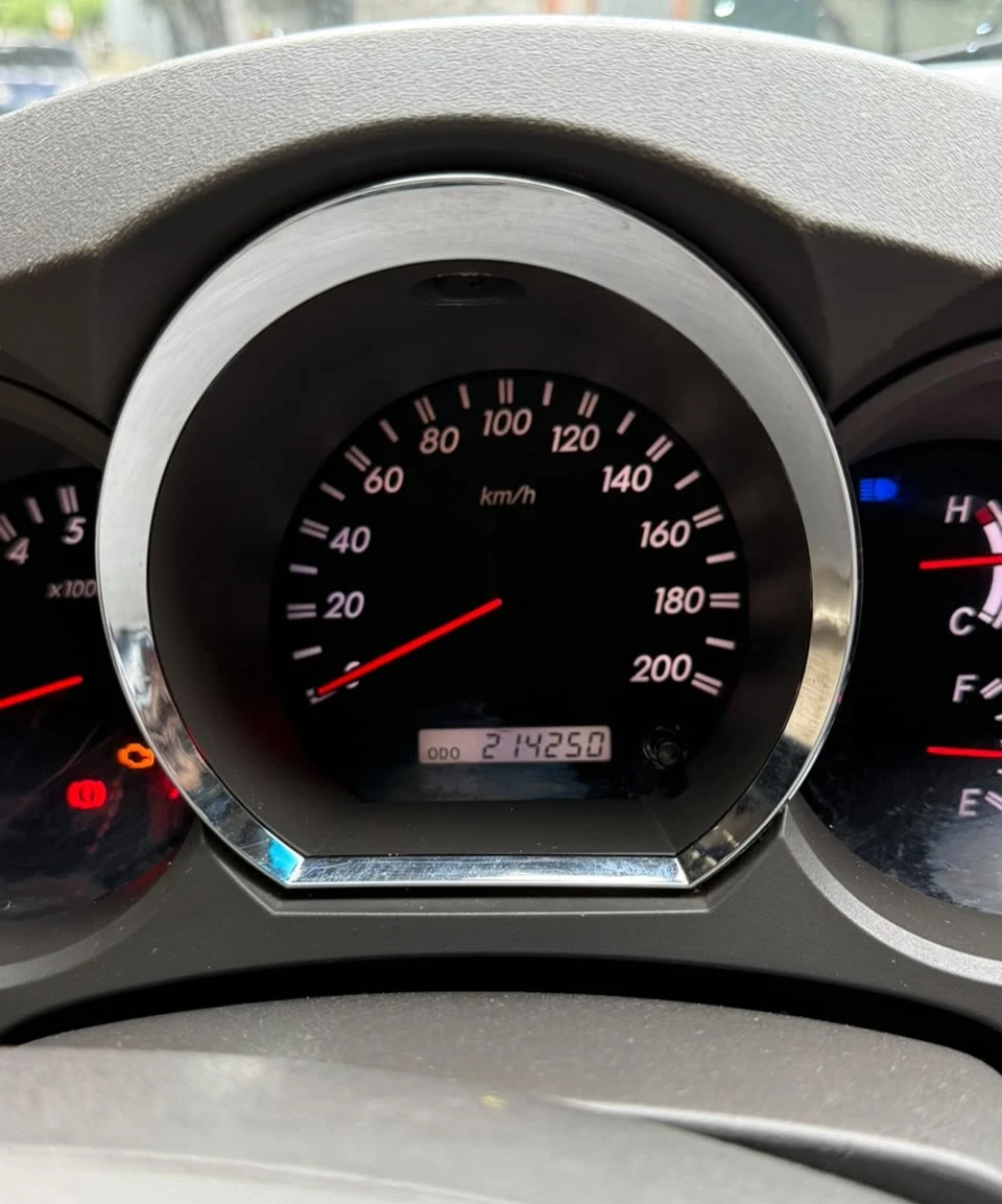 2010 Toyota Fortuner — foto 8