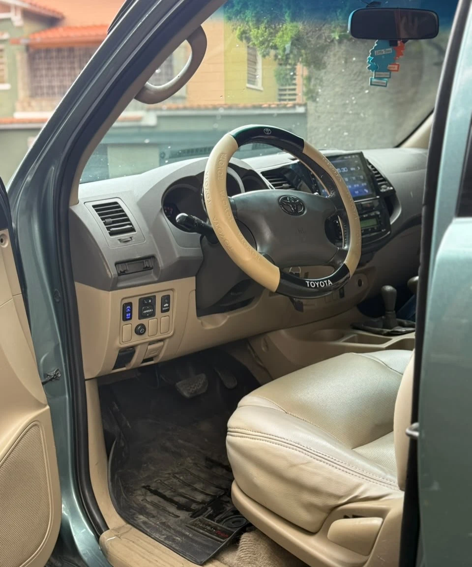 2010 Toyota Fortuner — foto 6