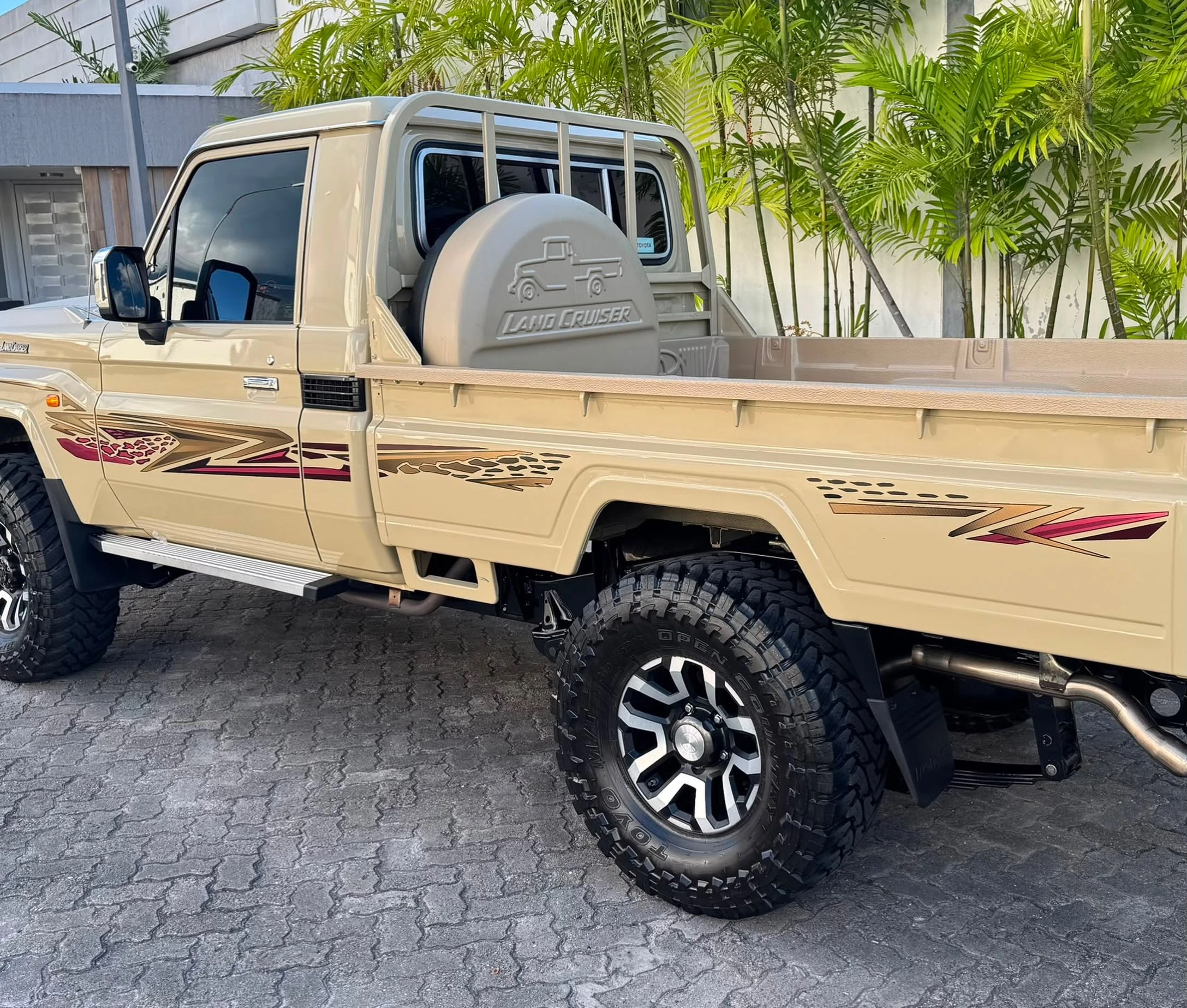 2024 Toyota Land Cruiser Pickup — foto 3