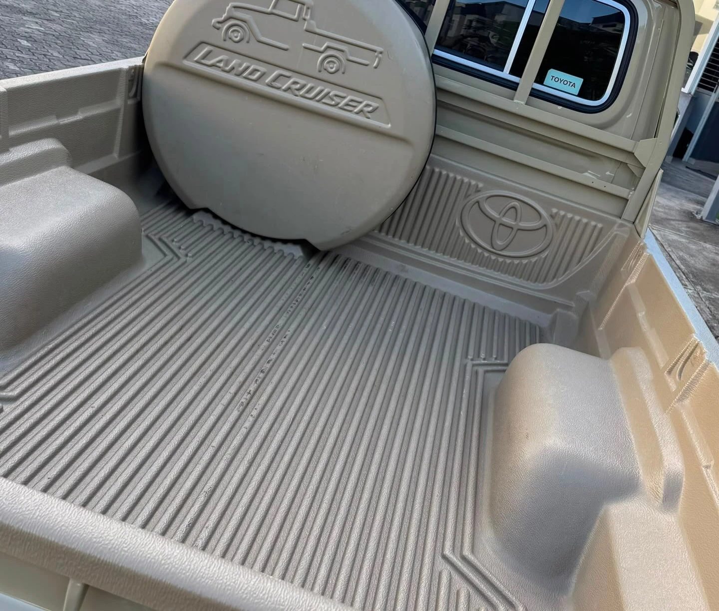 2024 Toyota Land Cruiser Pickup — foto 13