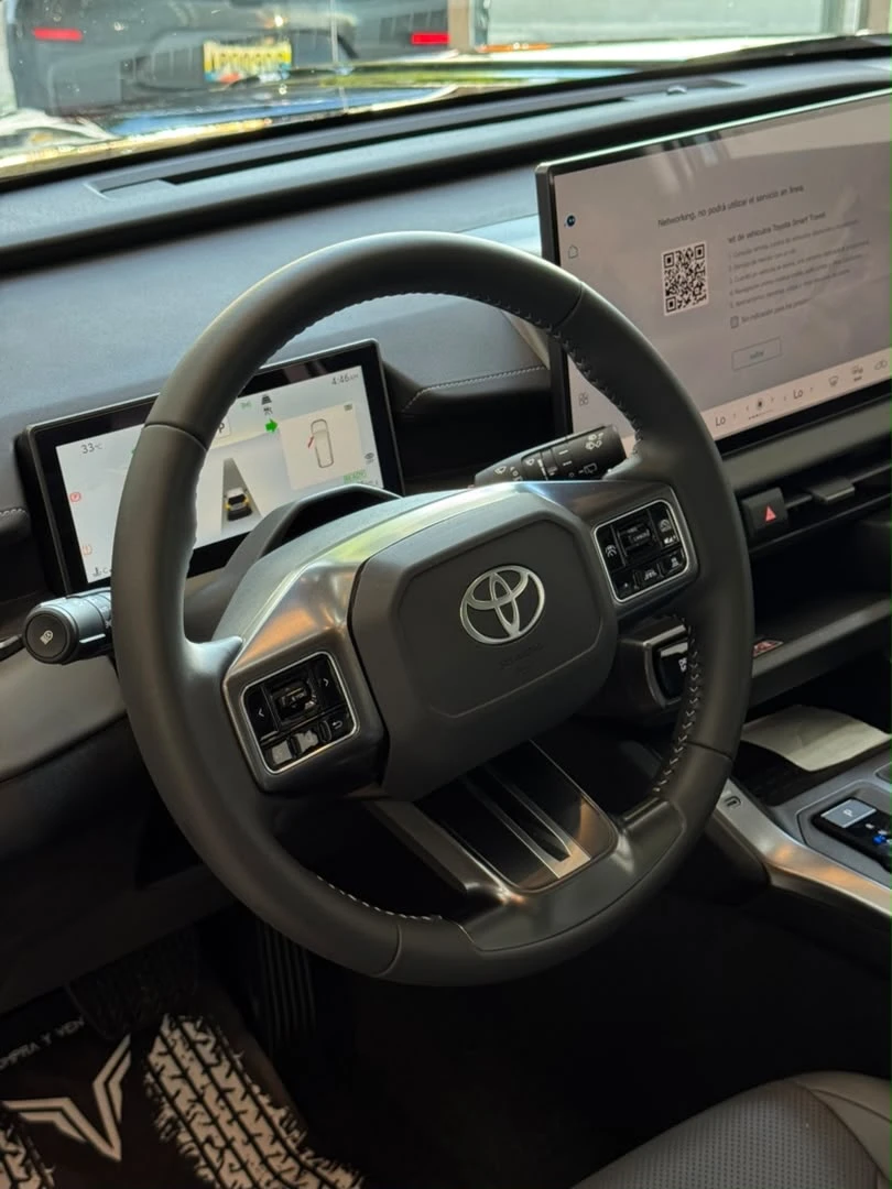 2026 Toyota RAV4 E-FOUR HEV LUXURY PLUS — foto 6