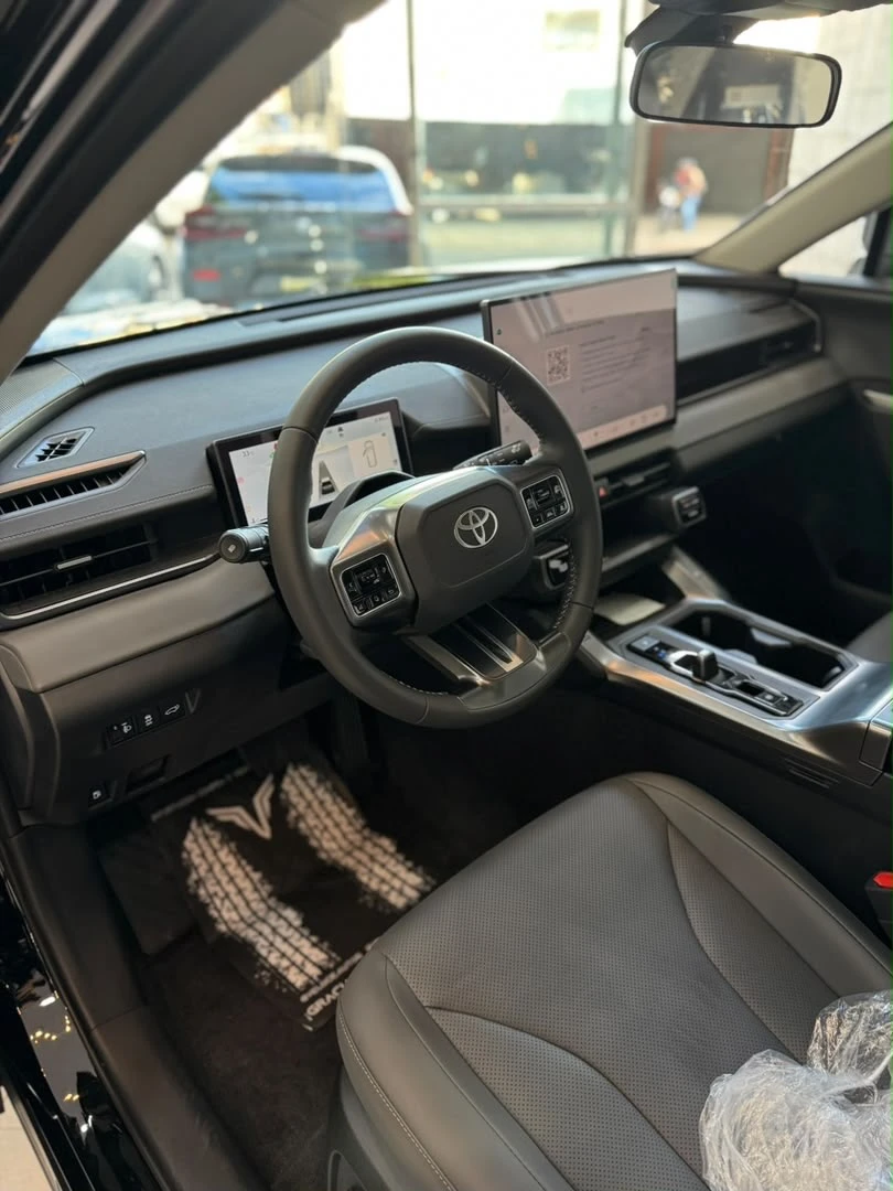 2026 Toyota RAV4 E-FOUR HEV LUXURY PLUS — foto 7