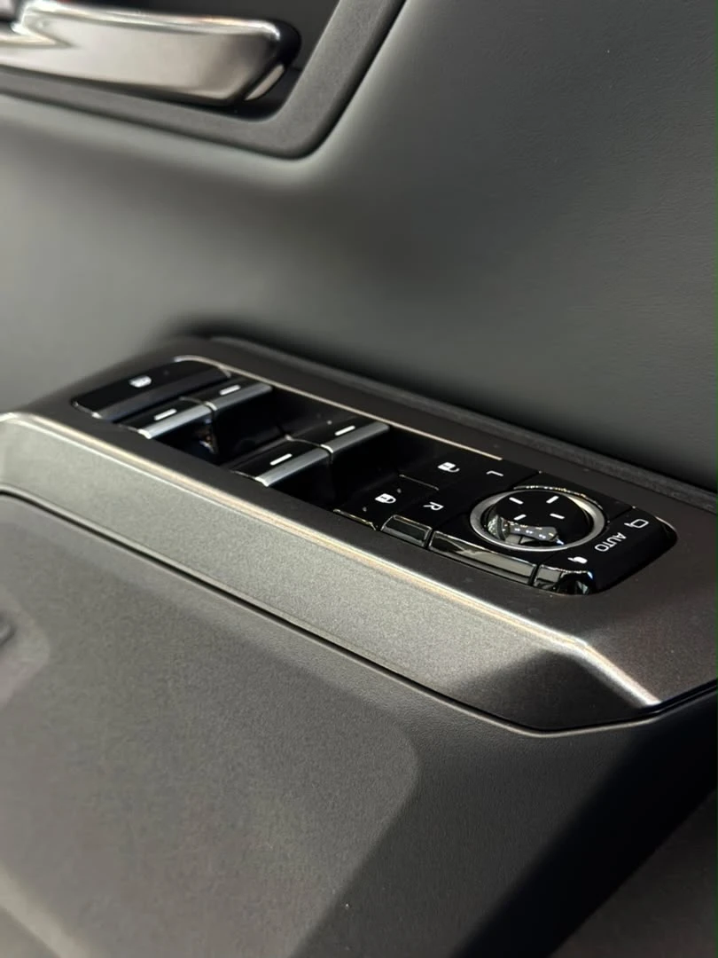 2026 Toyota RAV4 E-FOUR HEV LUXURY PLUS — foto 11