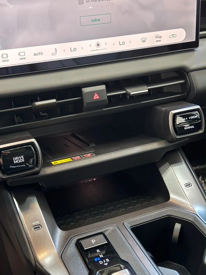 2026 Toyota RAV4 E-FOUR HEV LUXURY PLUS — foto 10