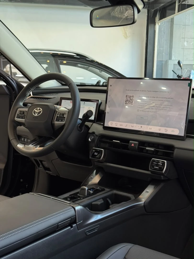 2026 Toyota RAV4 E-FOUR HEV LUXURY PLUS — foto 13