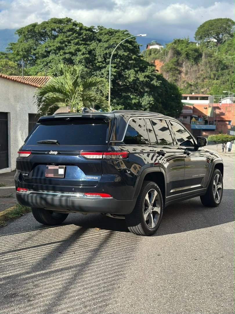 2024 Jeep Grand Cherokee Premium — foto 2