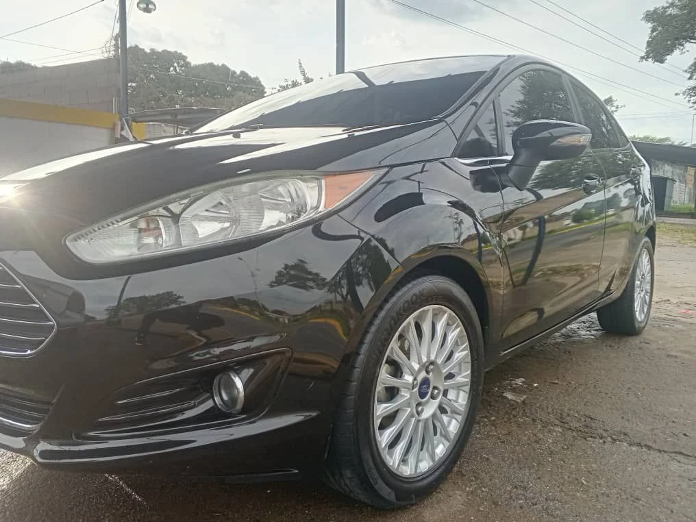 2015 Ford Fiesta Sedan