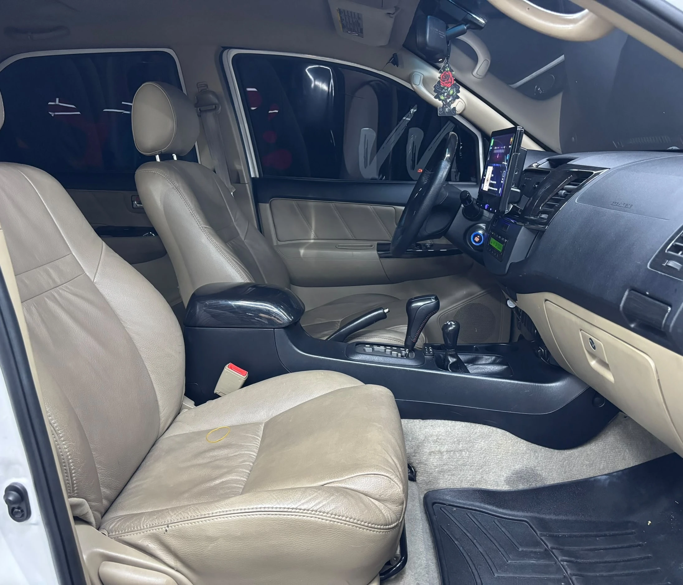 2018 Toyota Fortuner — foto 12