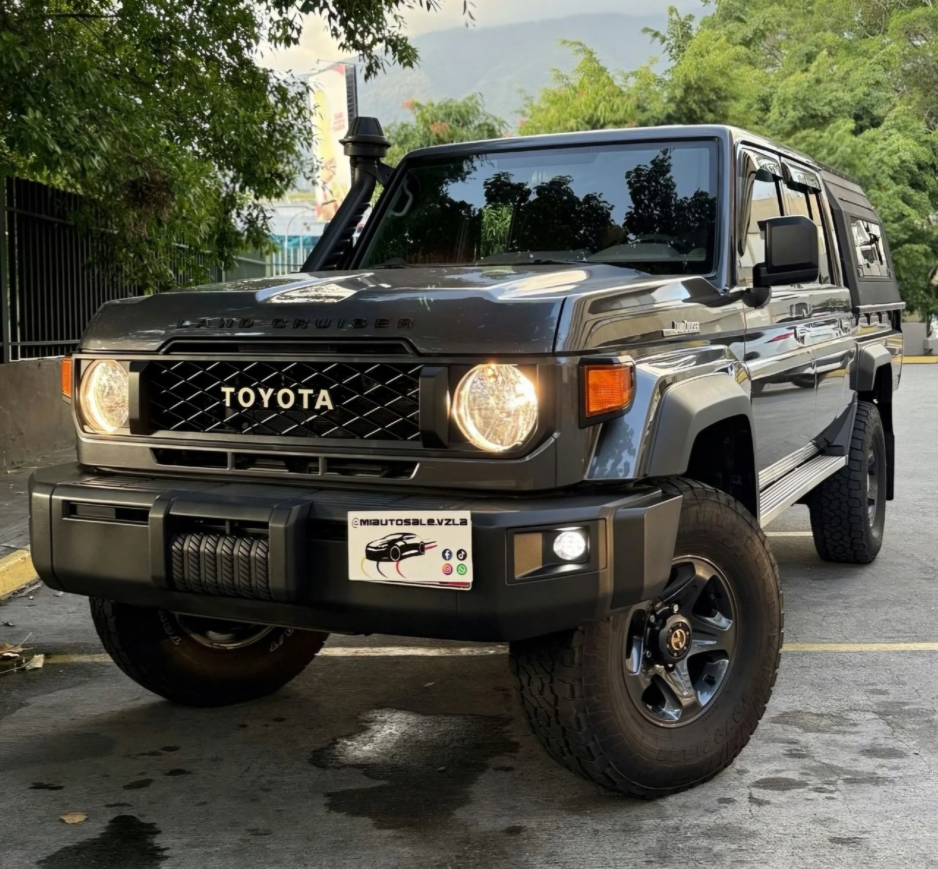 2024 Toyota Land Cruiser LX V6