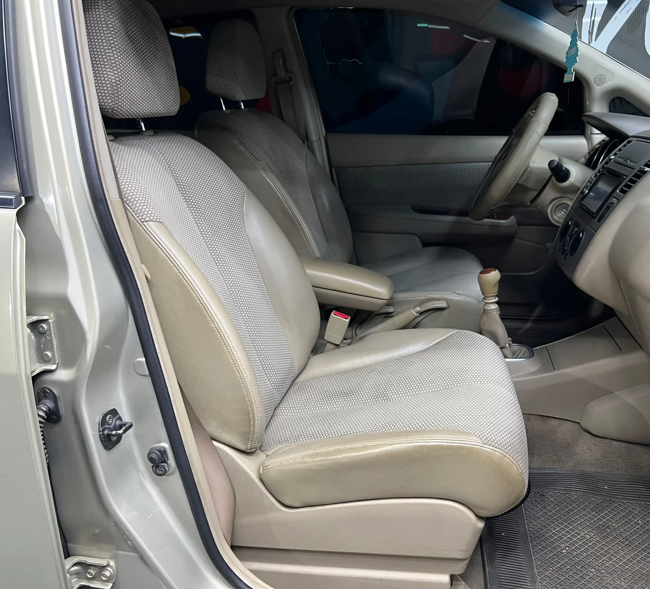 2007 Nissan Tiida — foto 9