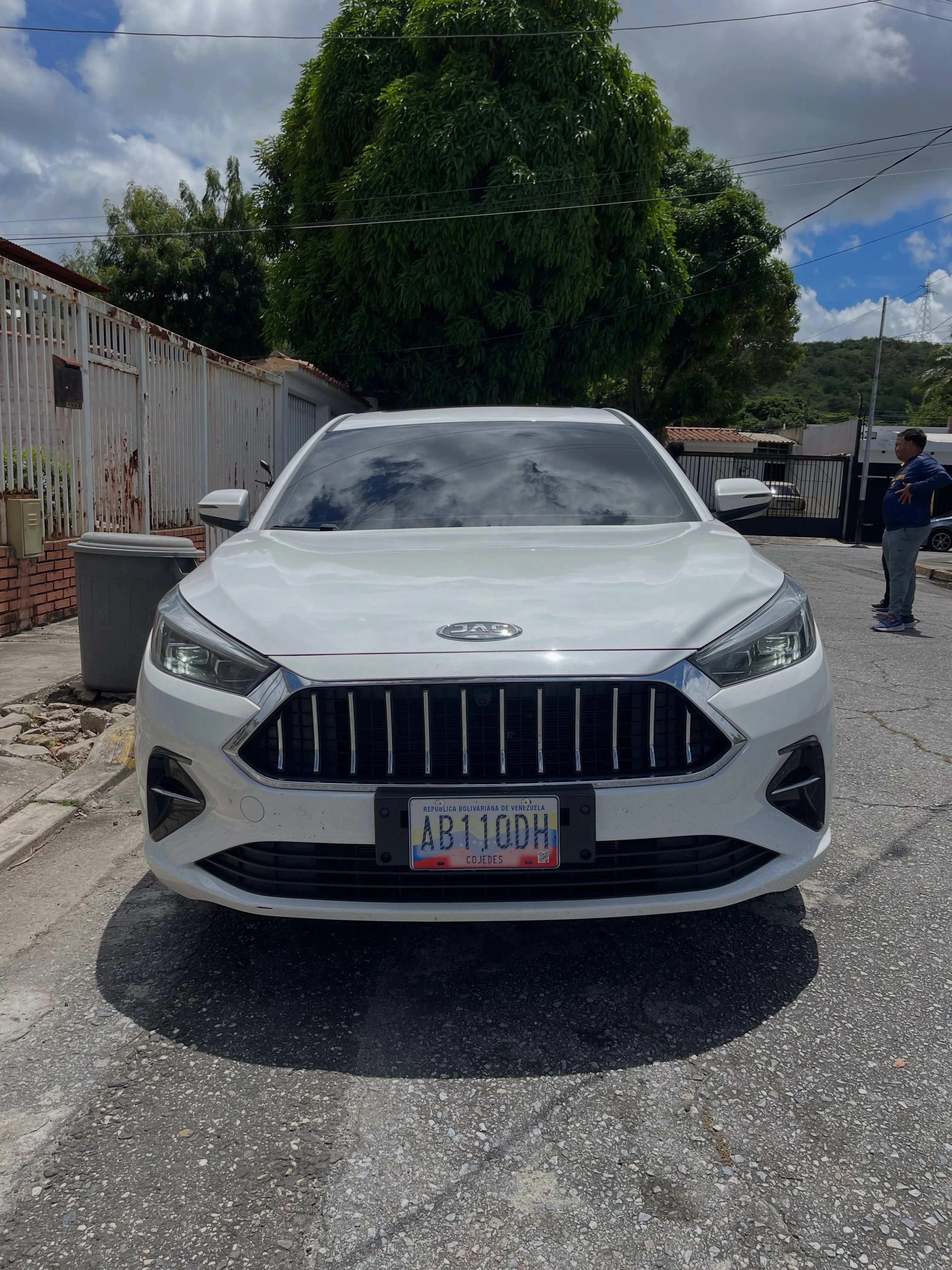 2025 JAC J7