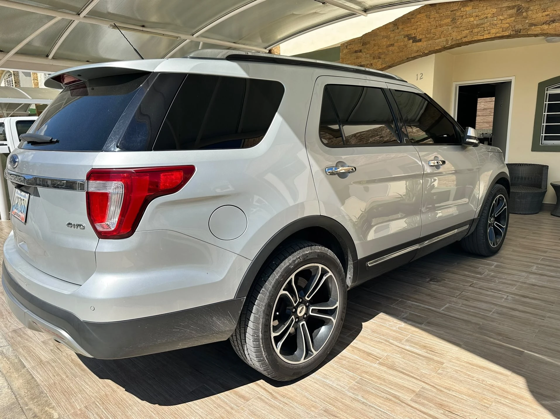 2016 Ford Explorer Limited — foto 2
