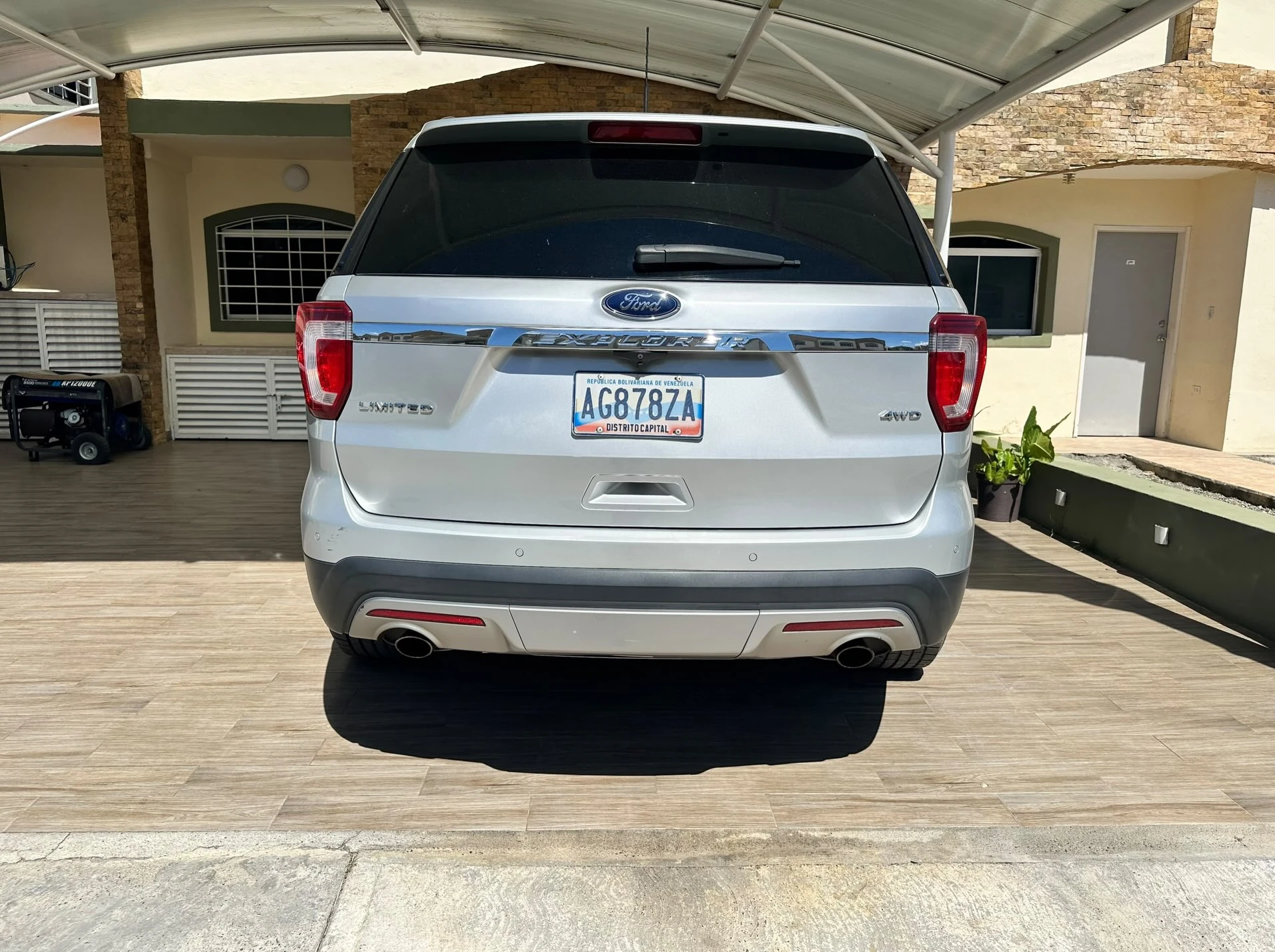 2016 Ford Explorer Limited — foto 3