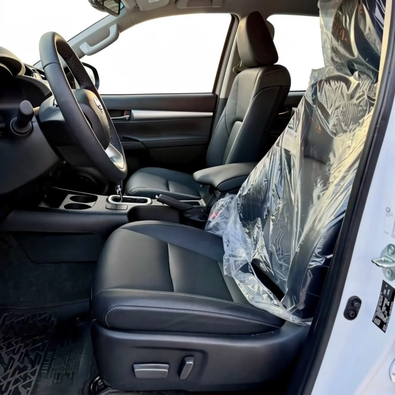2027 Toyota Hilux SRX — foto 2