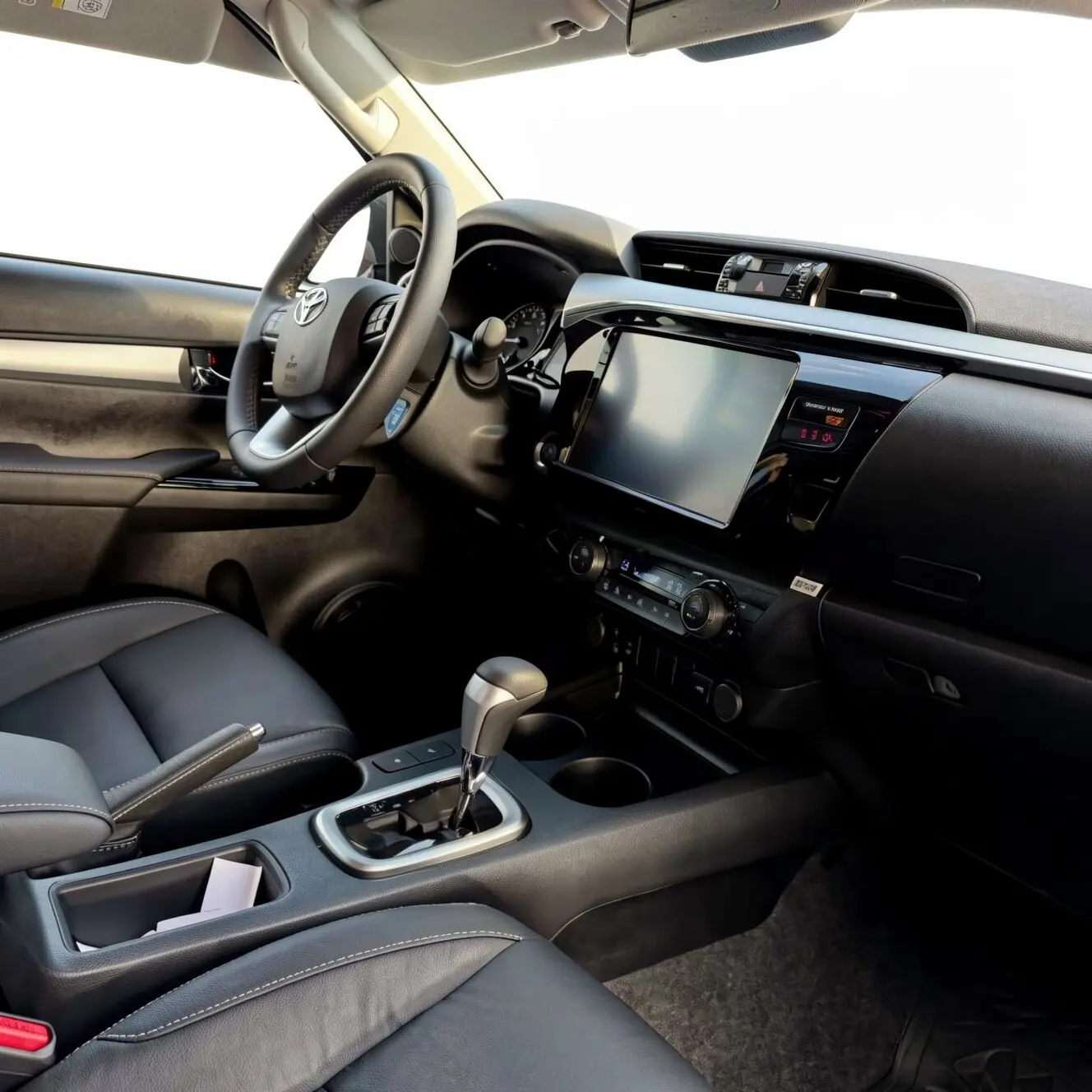2027 Toyota Hilux SRX — foto 5