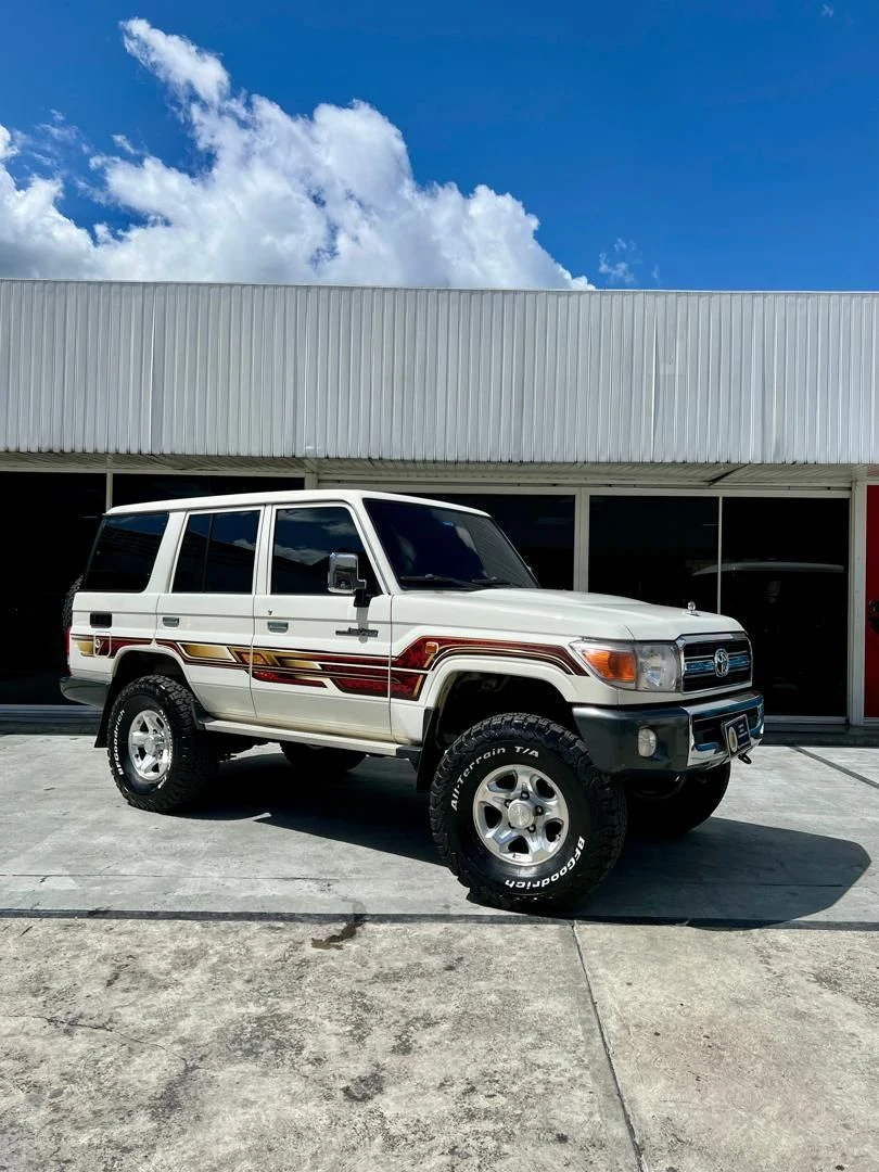 2015 Toyota Land Cruiser Serie 76