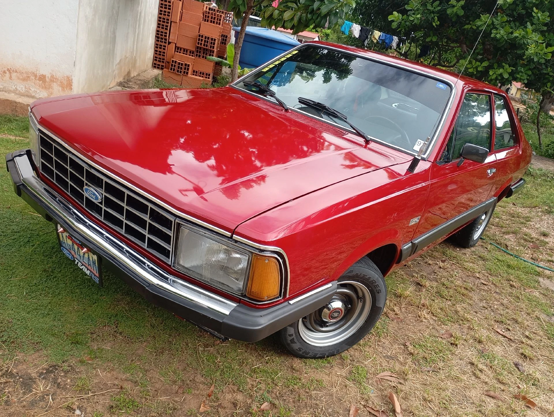 1986 Ford Classic Sedan Hobby — foto 6