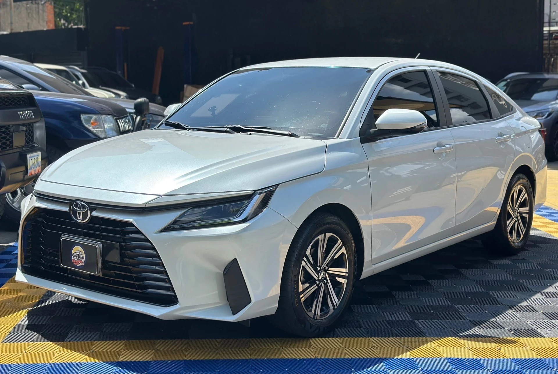 2023 Toyota Yaris Sedán E